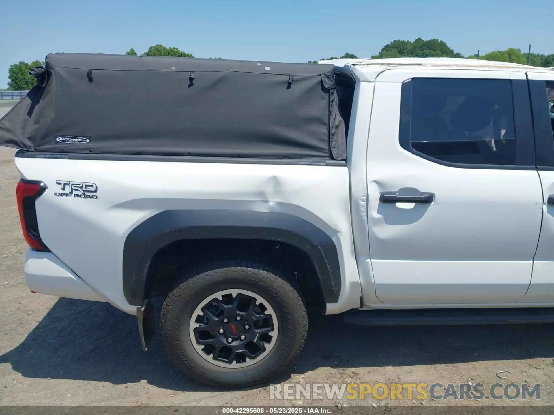 18 fotografías del automóvil dañado 3TMLB5JN7RM041251 TOYOTA TACOMA 2024