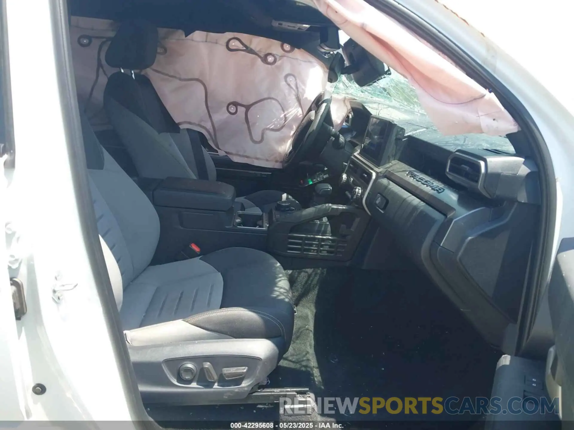 5 fotografías del automóvil dañado 3TMLB5JN7RM041251 TOYOTA TACOMA 2024