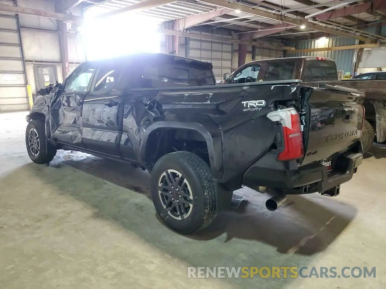 2 fotografías del automóvil dañado 3TMLB5JN7RM064044 TOYOTA TACOMA 2024