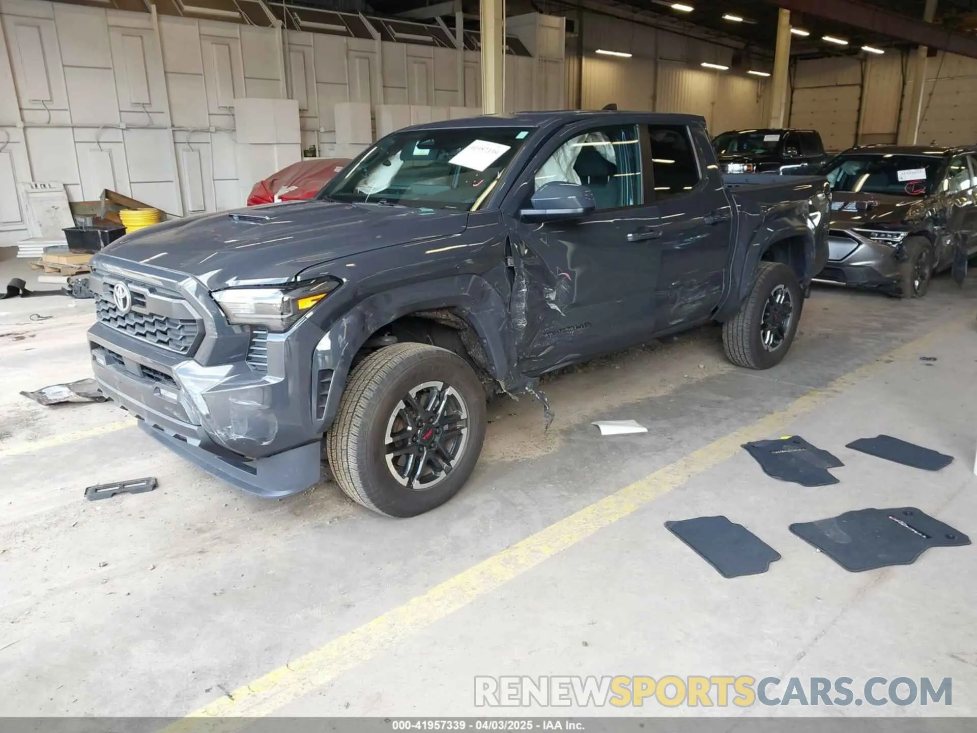 2 fotografías del automóvil dañado 3TMLB5JN8RM017041 TOYOTA TACOMA 2024