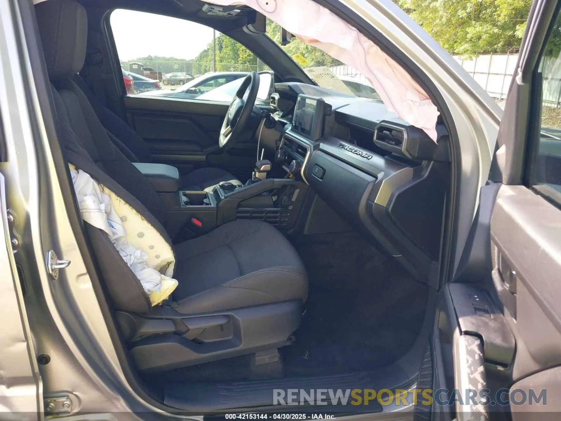 5 fotografías del automóvil dañado 3TMLB5JN8RM017959 TOYOTA TACOMA 2024