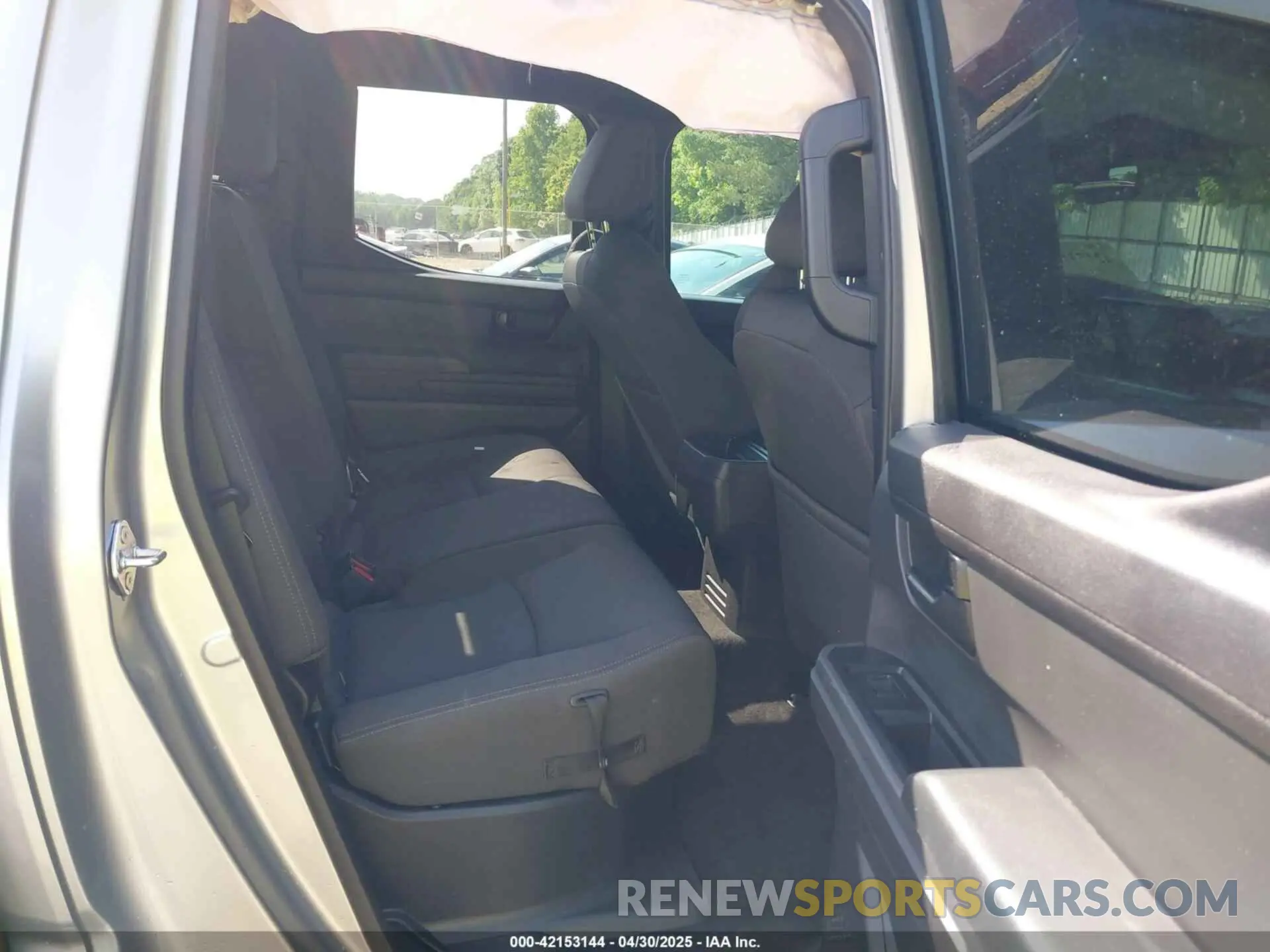 8 fotografías del automóvil dañado 3TMLB5JN8RM017959 TOYOTA TACOMA 2024