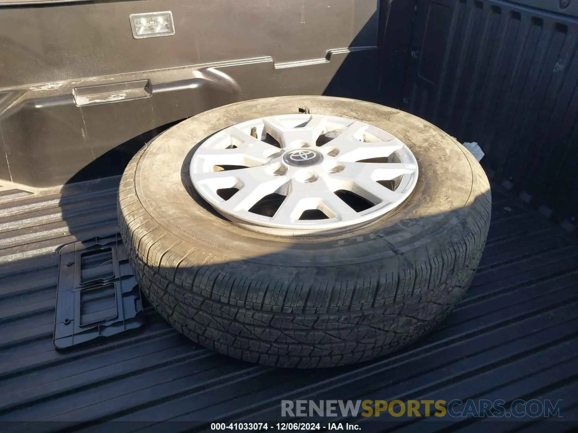 12 fotografías del automóvil dañado 3TMLB5JN8RM027200 TOYOTA TACOMA 2024