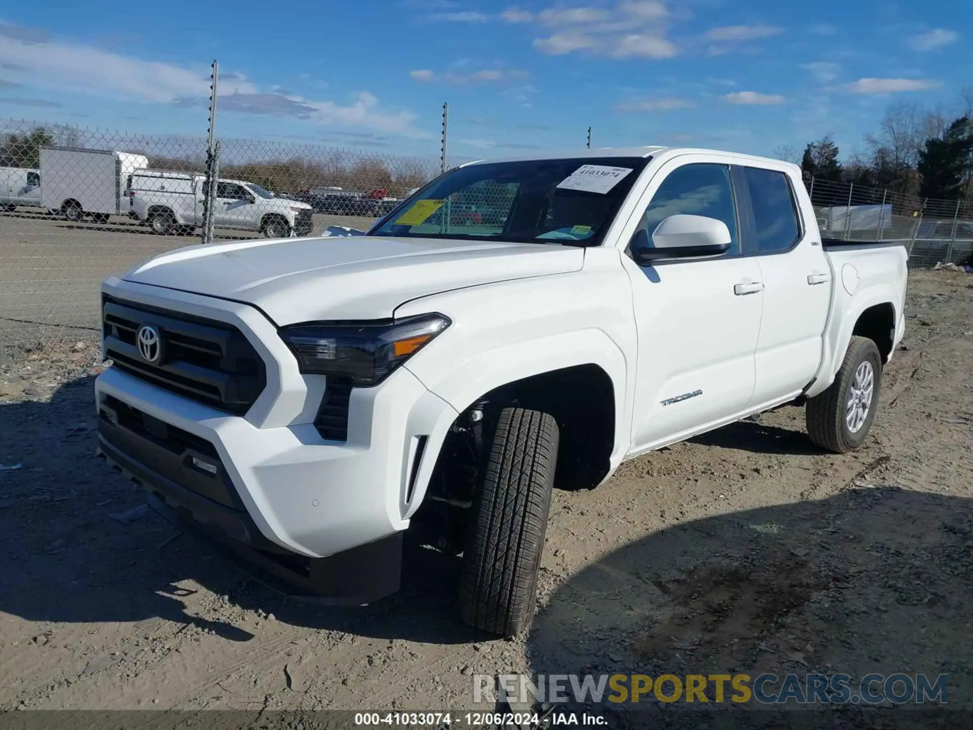 2 fotografías del automóvil dañado 3TMLB5JN8RM027200 TOYOTA TACOMA 2024