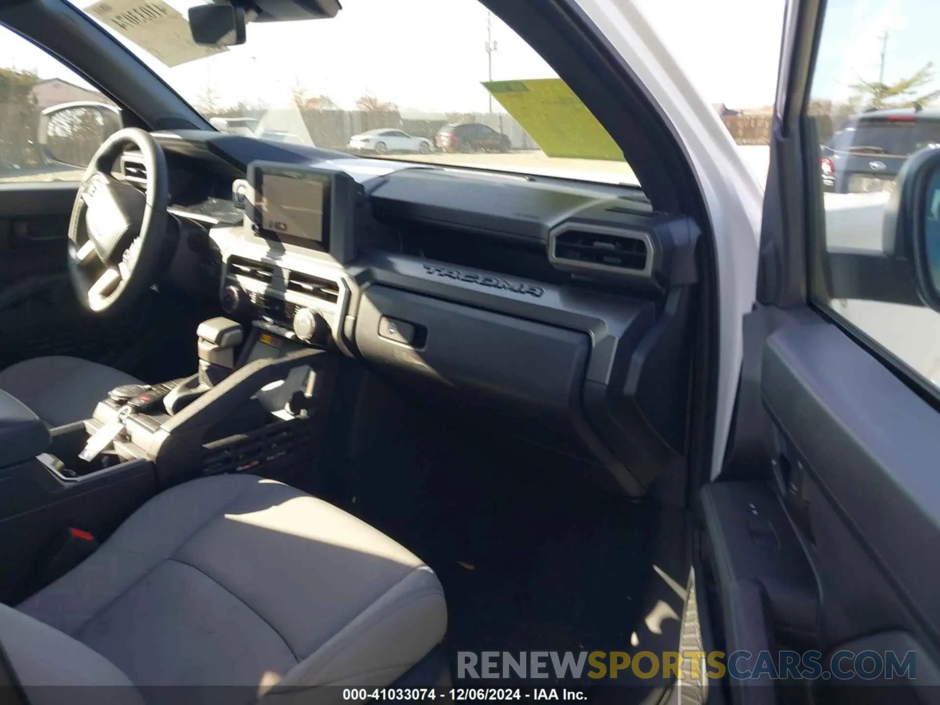 5 fotografías del automóvil dañado 3TMLB5JN8RM027200 TOYOTA TACOMA 2024