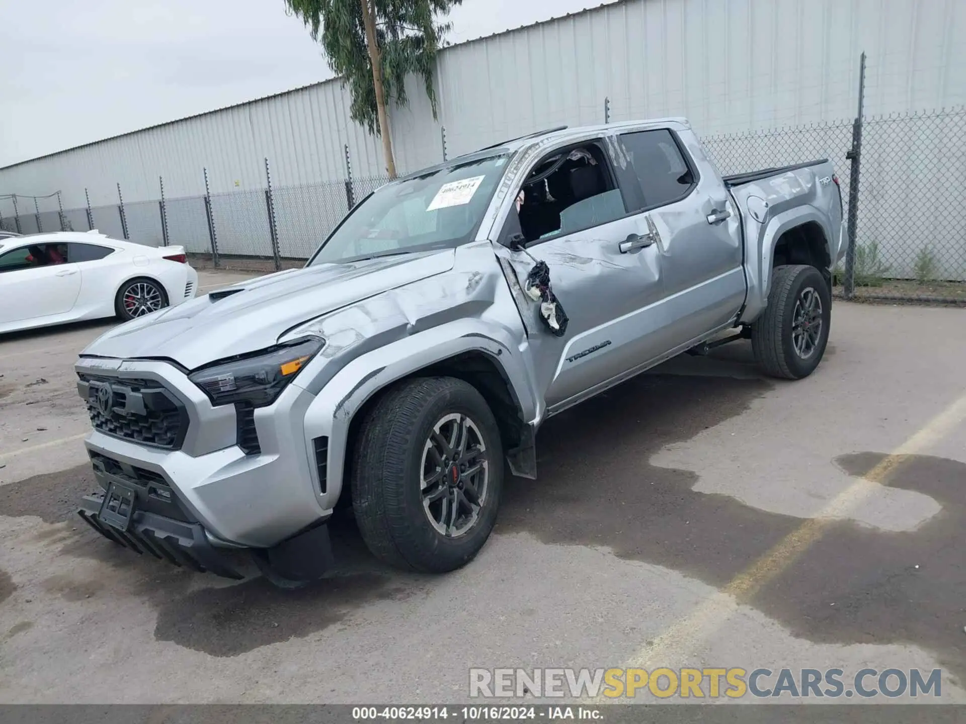 2 fotografías del automóvil dañado 3TMLB5JN8RM031702 TOYOTA TACOMA 2024