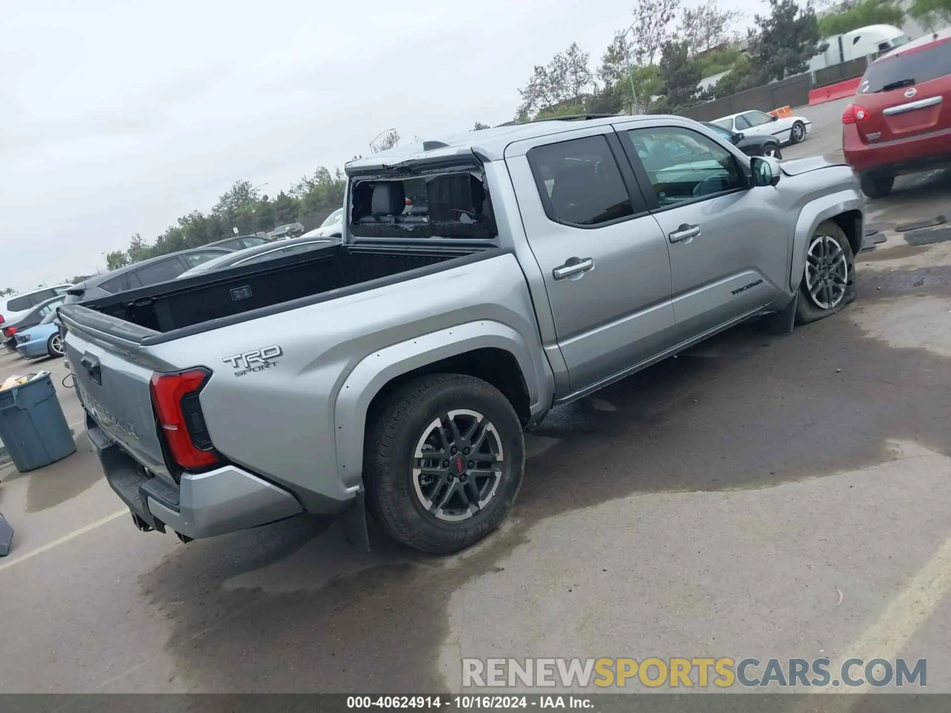 4 fotografías del automóvil dañado 3TMLB5JN8RM031702 TOYOTA TACOMA 2024