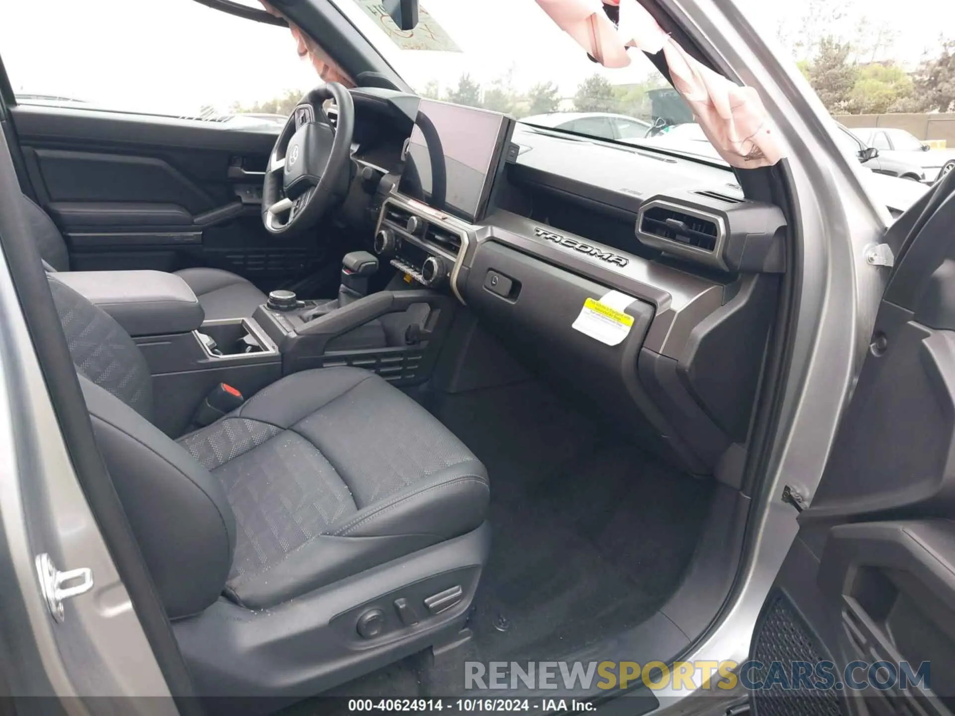 5 fotografías del automóvil dañado 3TMLB5JN8RM031702 TOYOTA TACOMA 2024