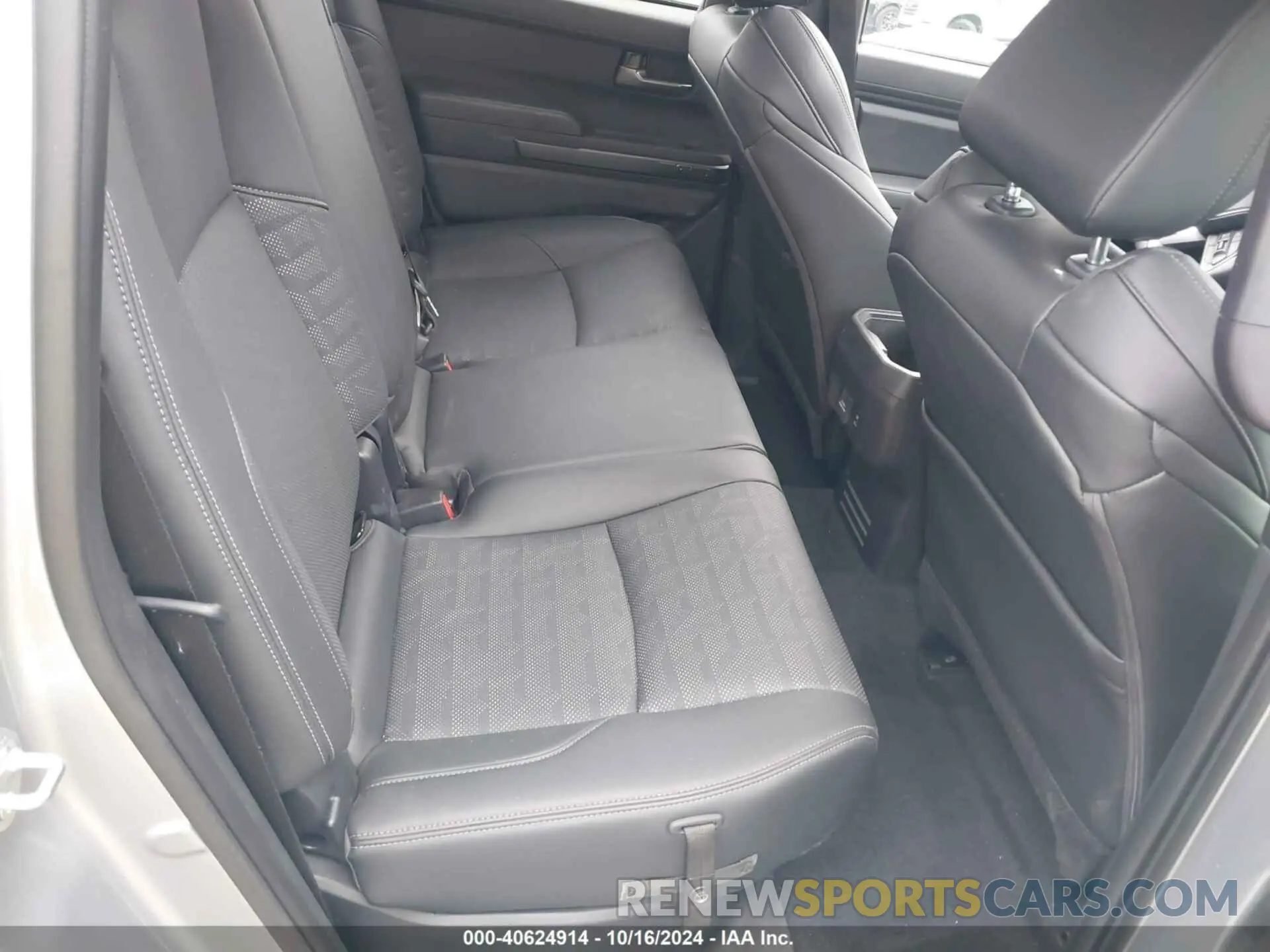 8 fotografías del automóvil dañado 3TMLB5JN8RM031702 TOYOTA TACOMA 2024