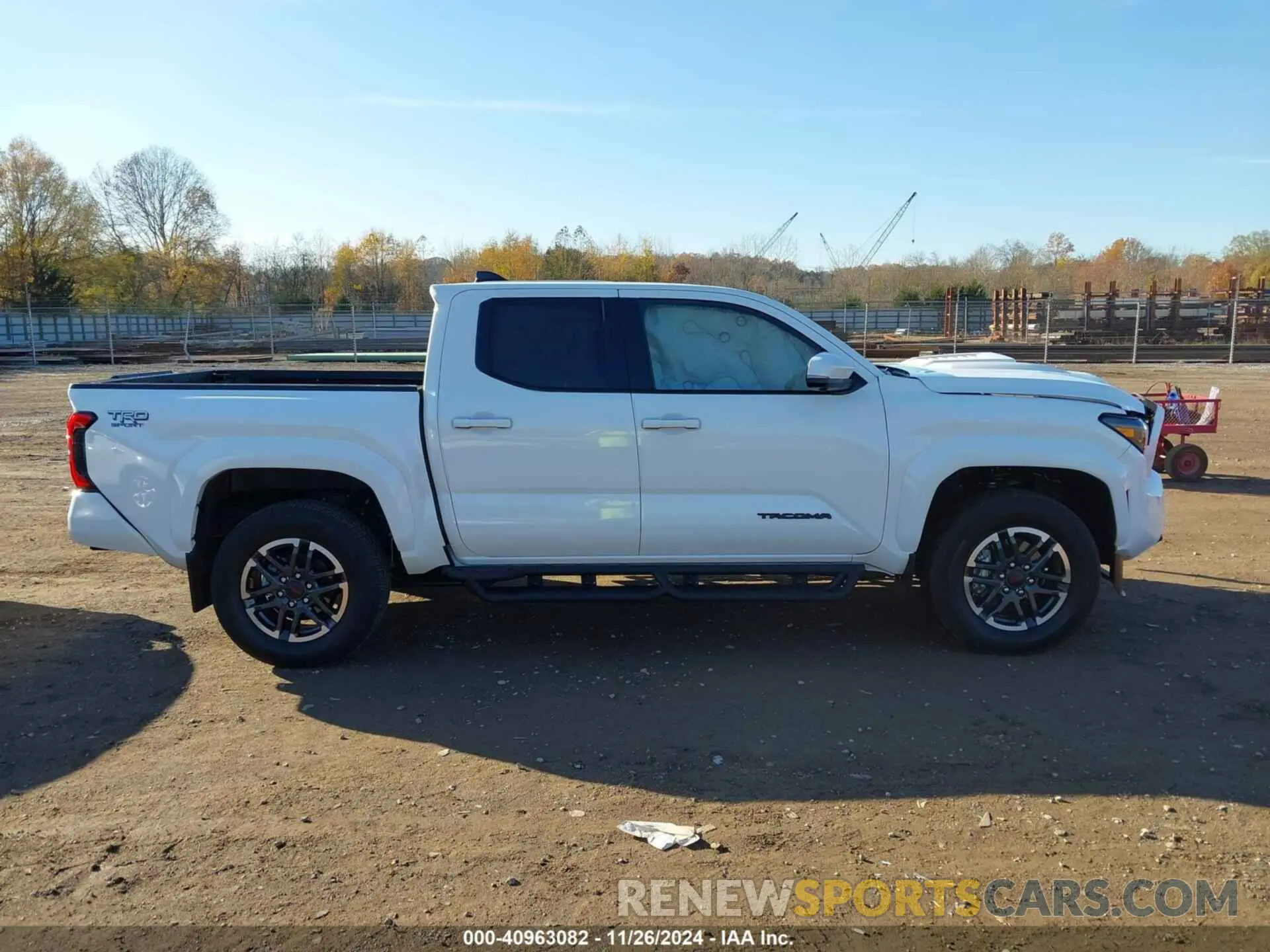 13 fotografías del automóvil dañado 3TMLB5JN8RM036768 TOYOTA TACOMA 2024