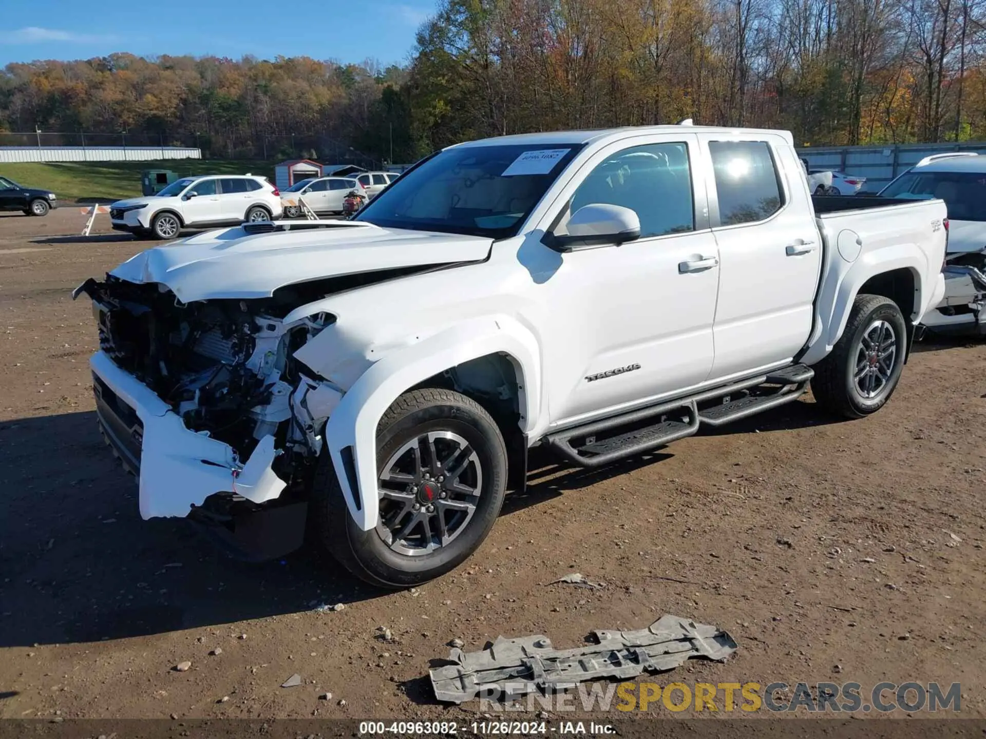 2 fotografías del automóvil dañado 3TMLB5JN8RM036768 TOYOTA TACOMA 2024