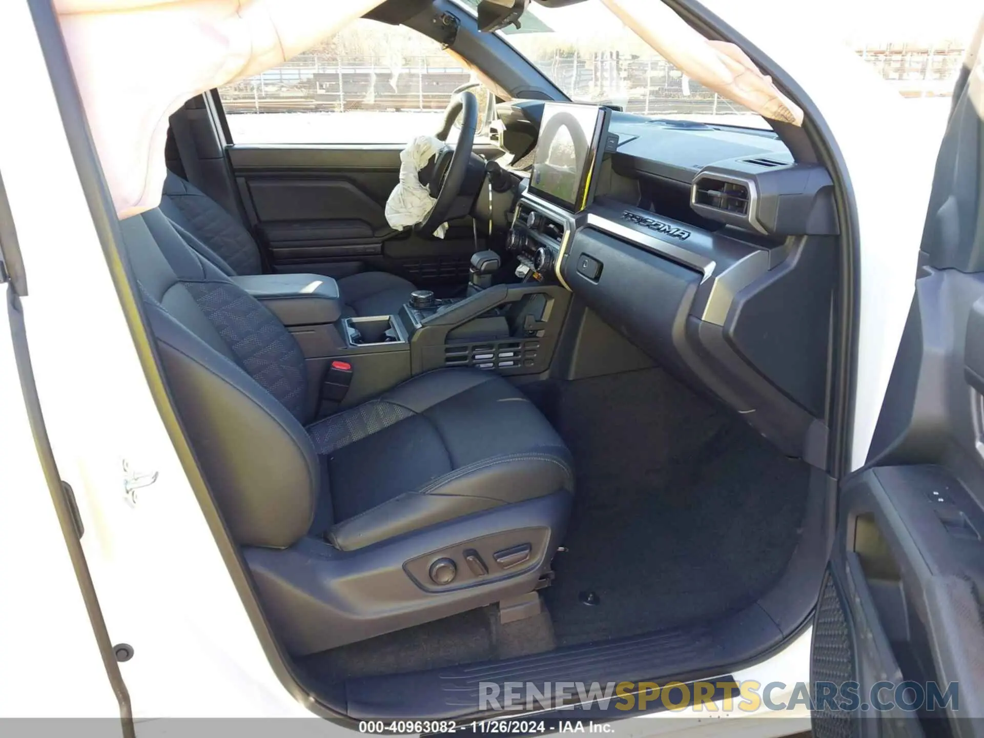 5 fotografías del automóvil dañado 3TMLB5JN8RM036768 TOYOTA TACOMA 2024