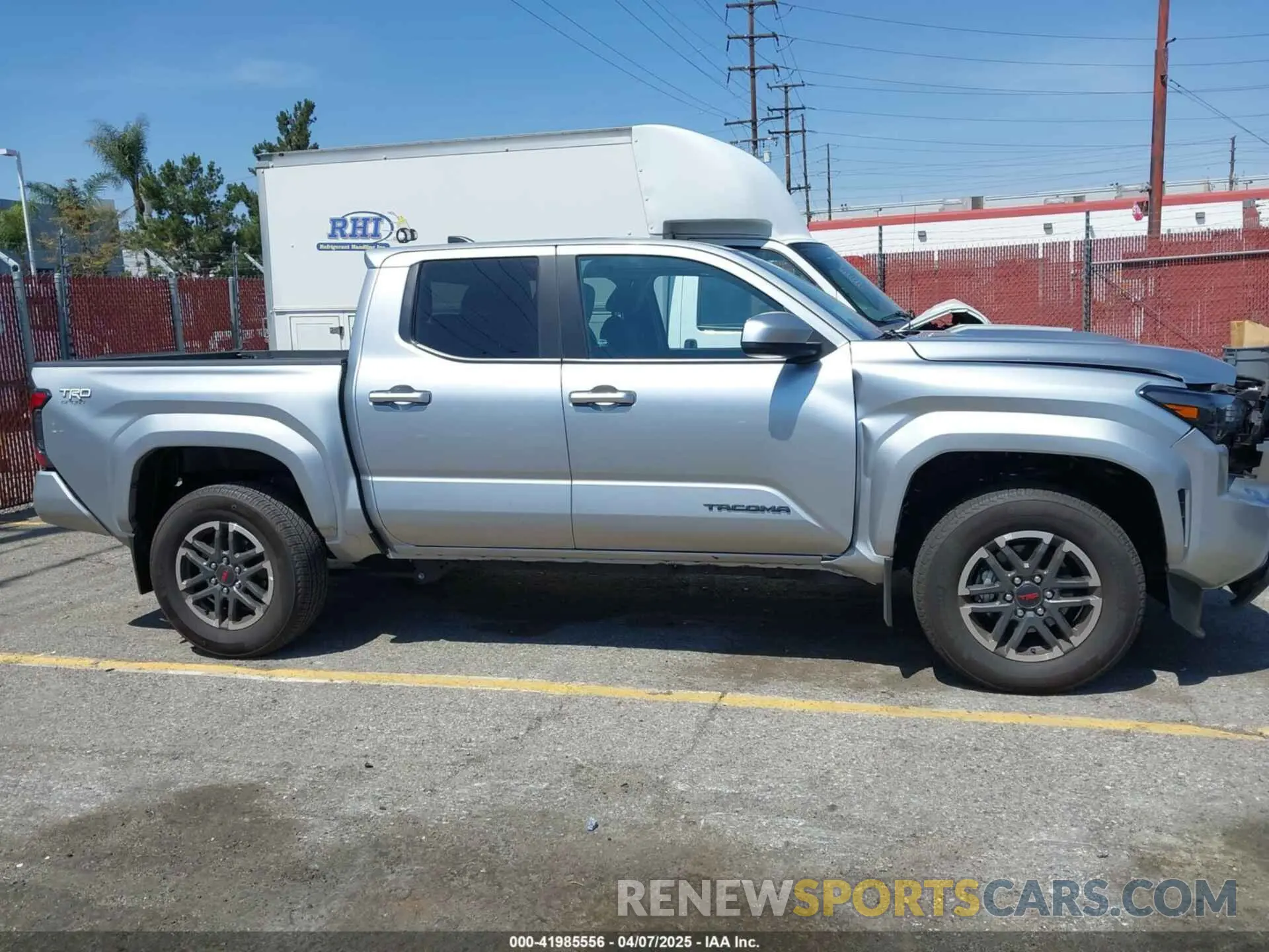 12 fotografías del automóvil dañado 3TMLB5JN8RM057684 TOYOTA TACOMA 2024