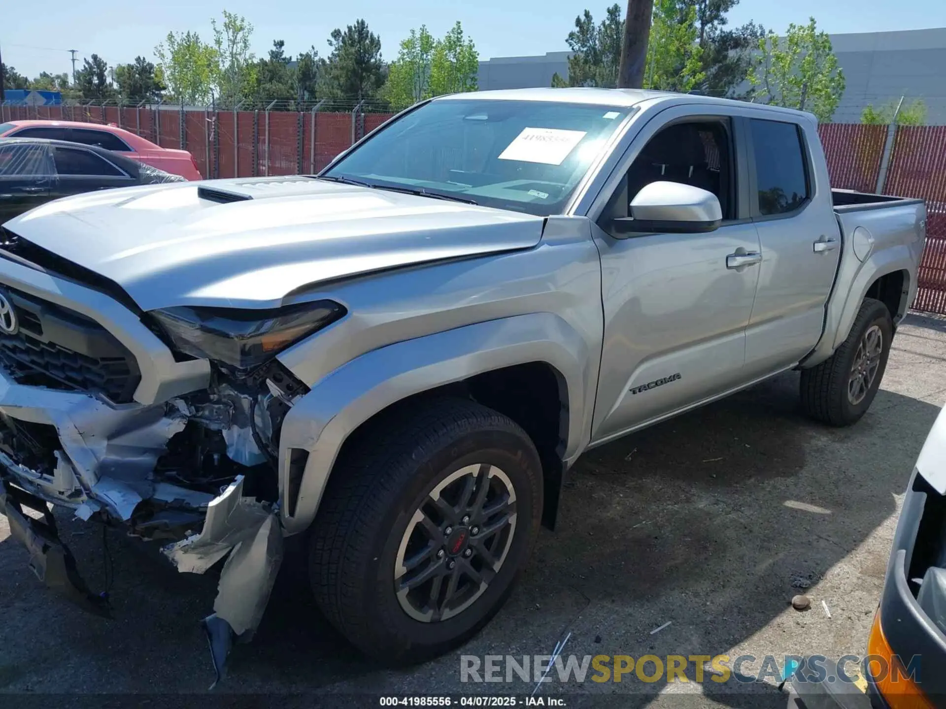 2 fotografías del automóvil dañado 3TMLB5JN8RM057684 TOYOTA TACOMA 2024