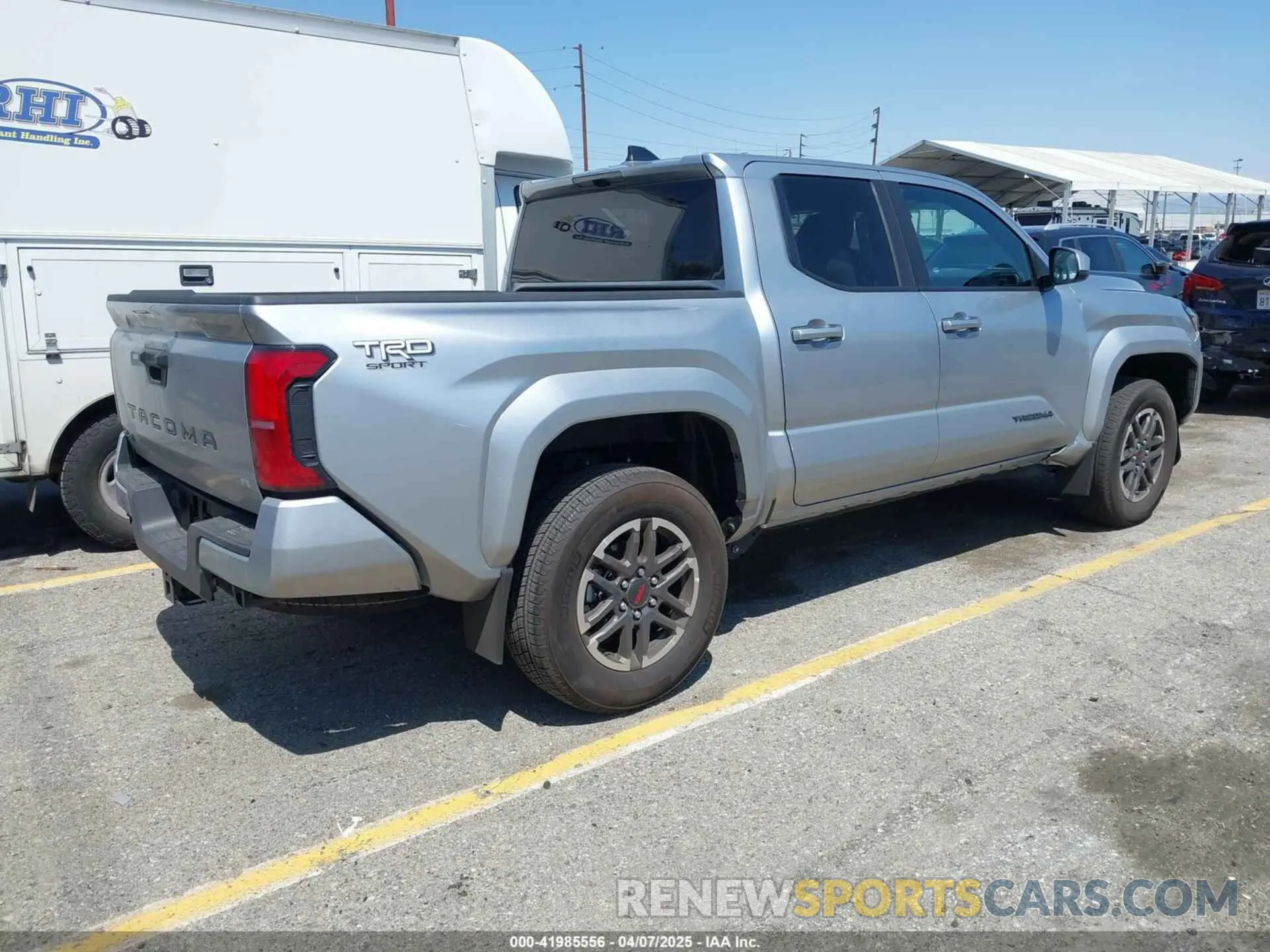 4 fotografías del automóvil dañado 3TMLB5JN8RM057684 TOYOTA TACOMA 2024