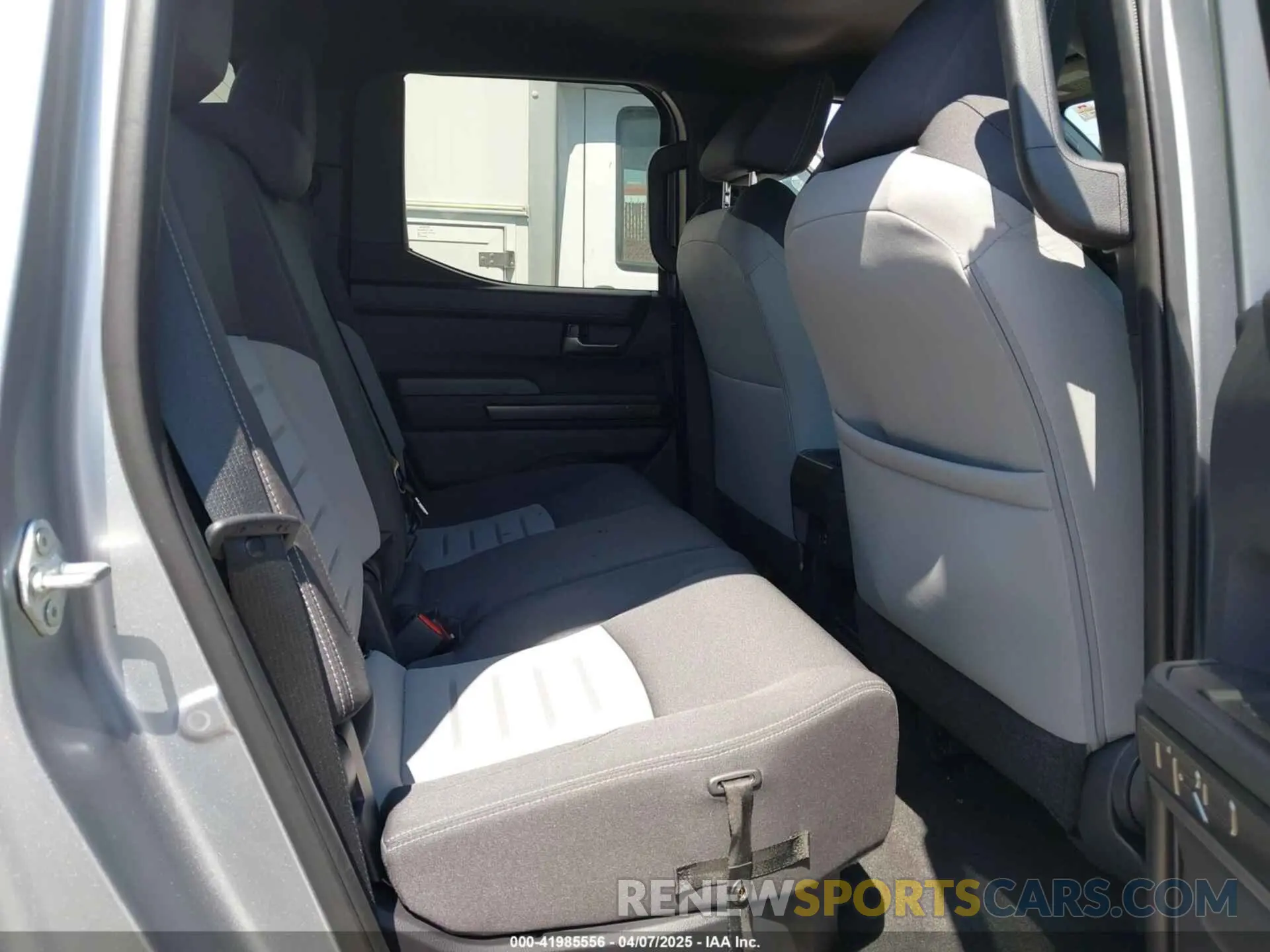 8 fotografías del automóvil dañado 3TMLB5JN8RM057684 TOYOTA TACOMA 2024