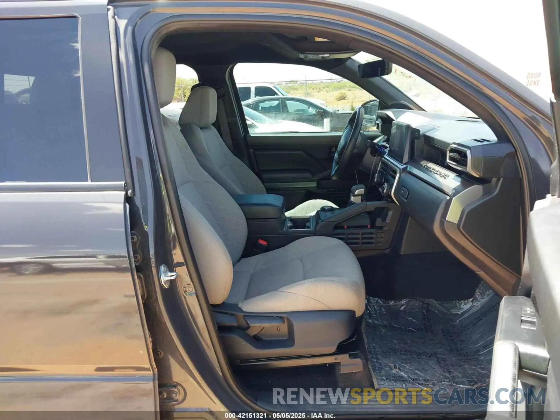 5 fotografías del automóvil dañado 3TMLB5JNXRM004629 TOYOTA TACOMA 2024