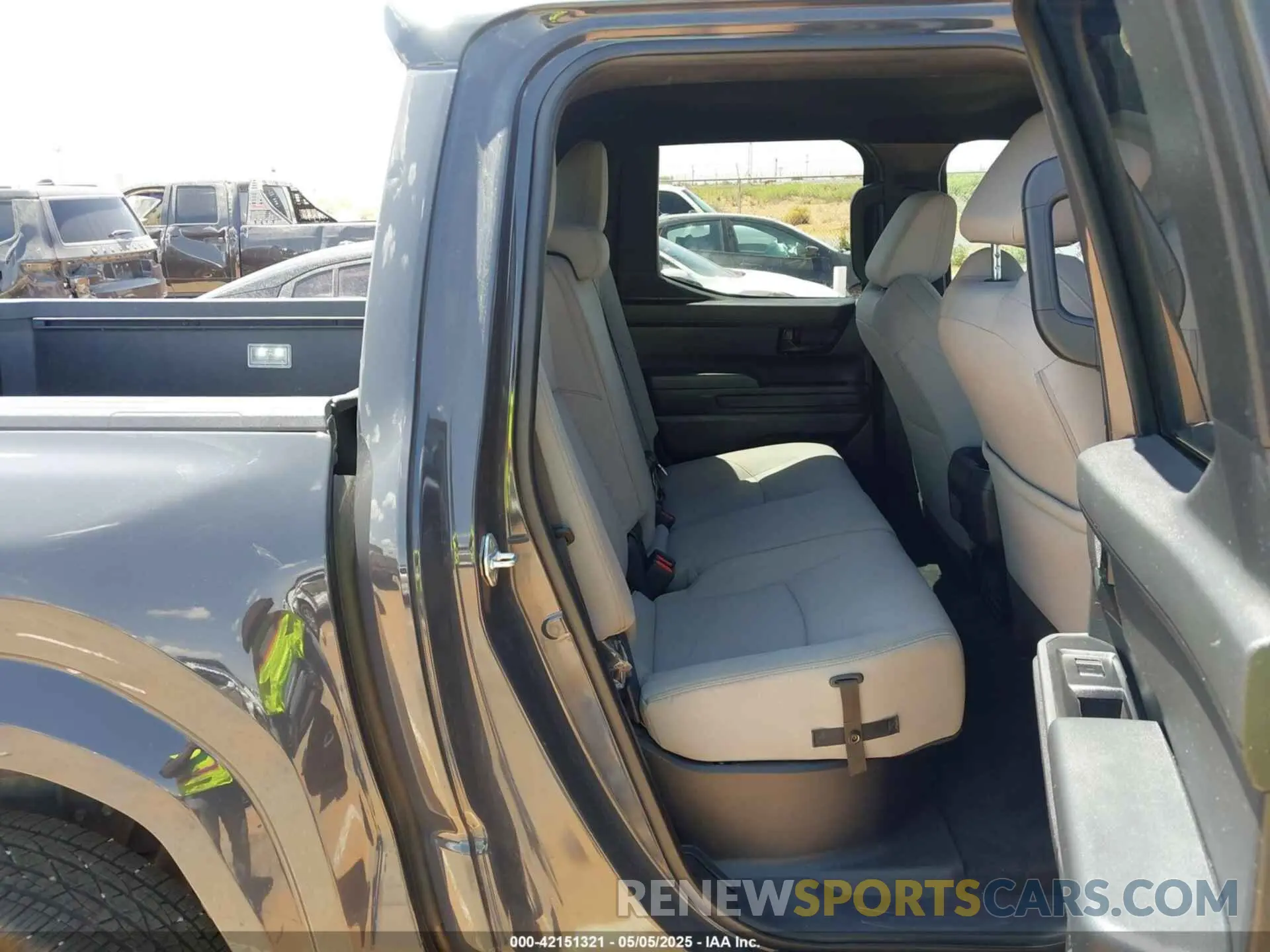 8 fotografías del automóvil dañado 3TMLB5JNXRM004629 TOYOTA TACOMA 2024