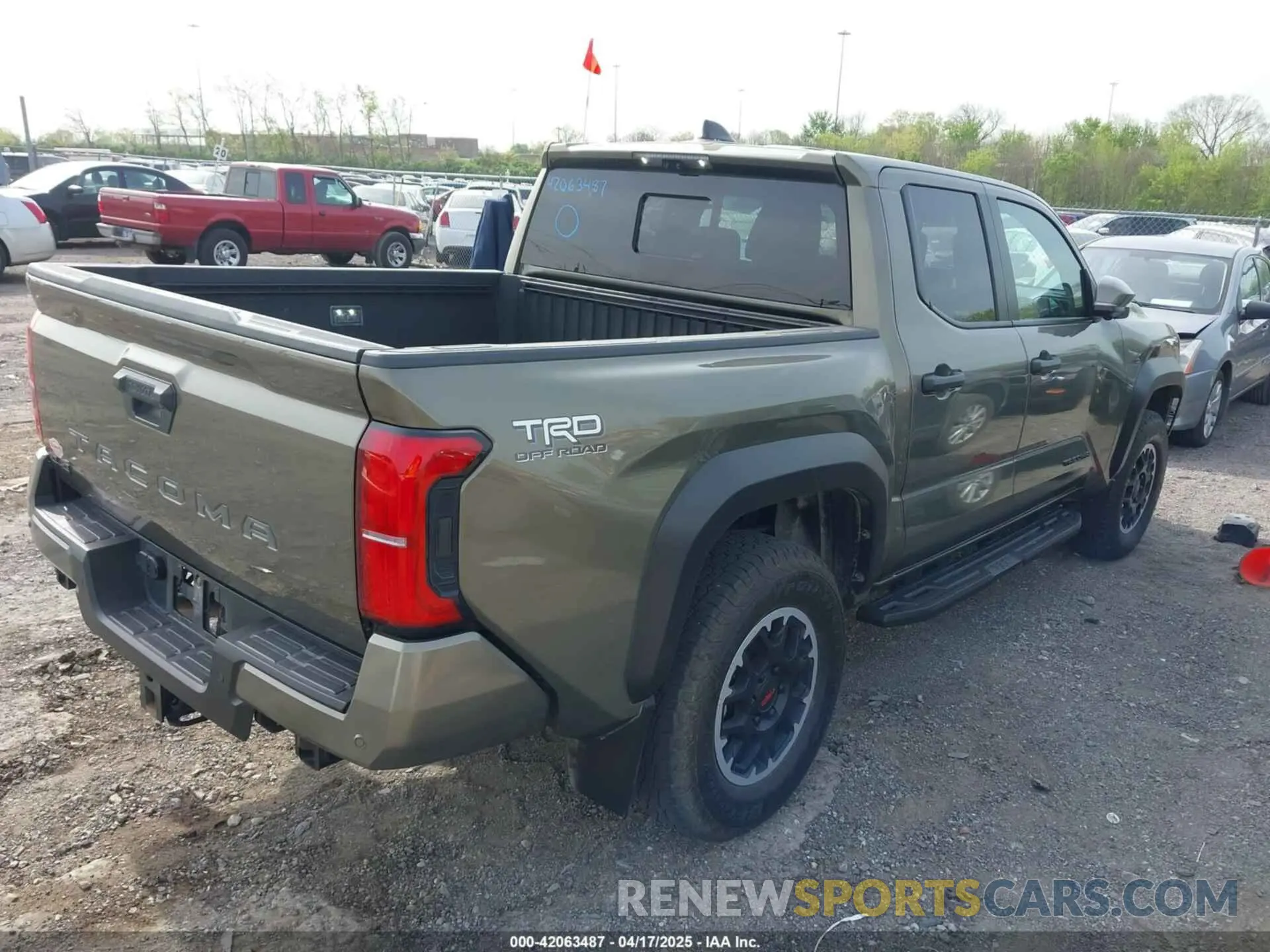 4 fotografías del automóvil dañado 3TMLB5JNXRM006834 TOYOTA TACOMA 2024