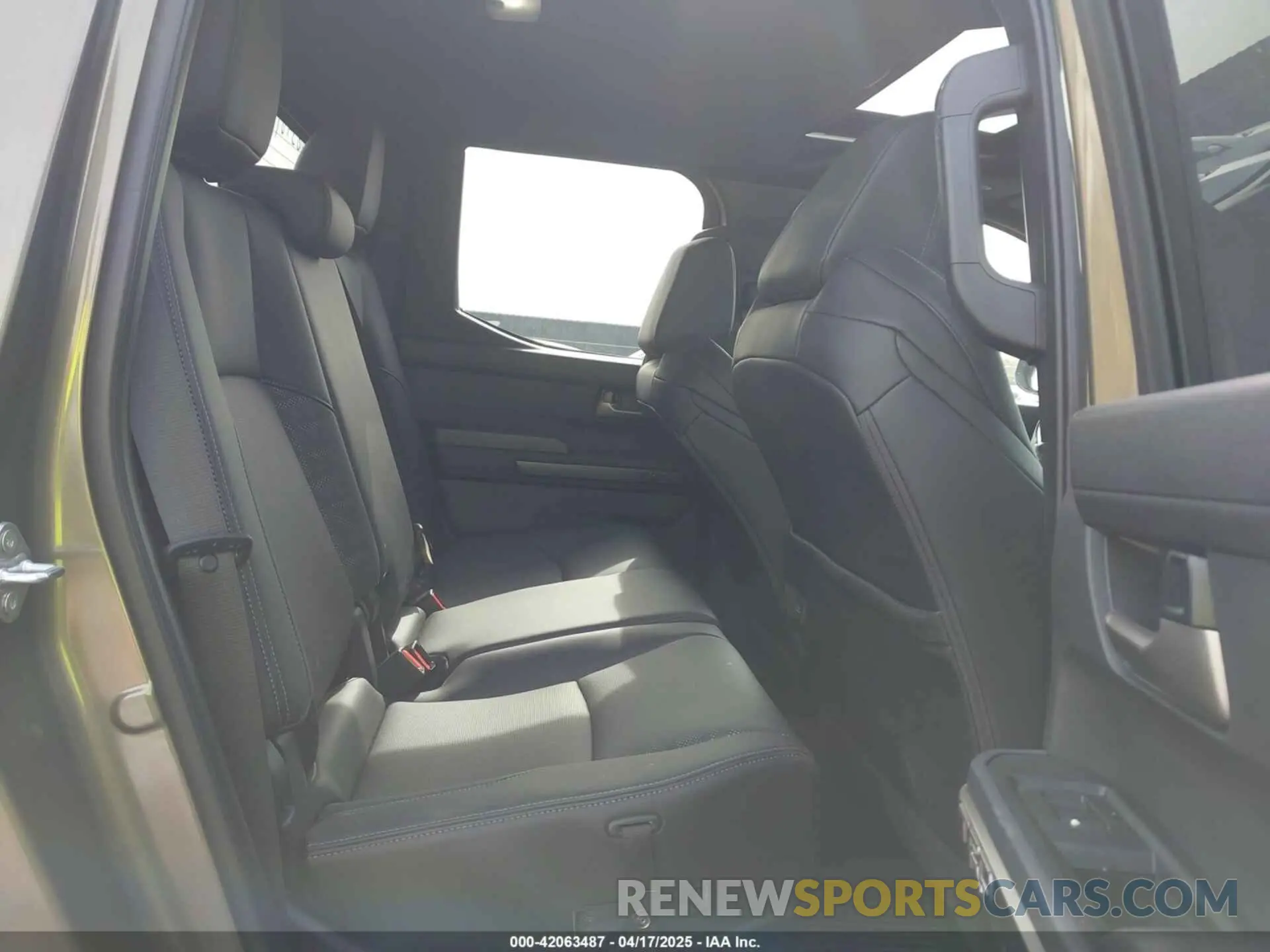 8 fotografías del automóvil dañado 3TMLB5JNXRM006834 TOYOTA TACOMA 2024