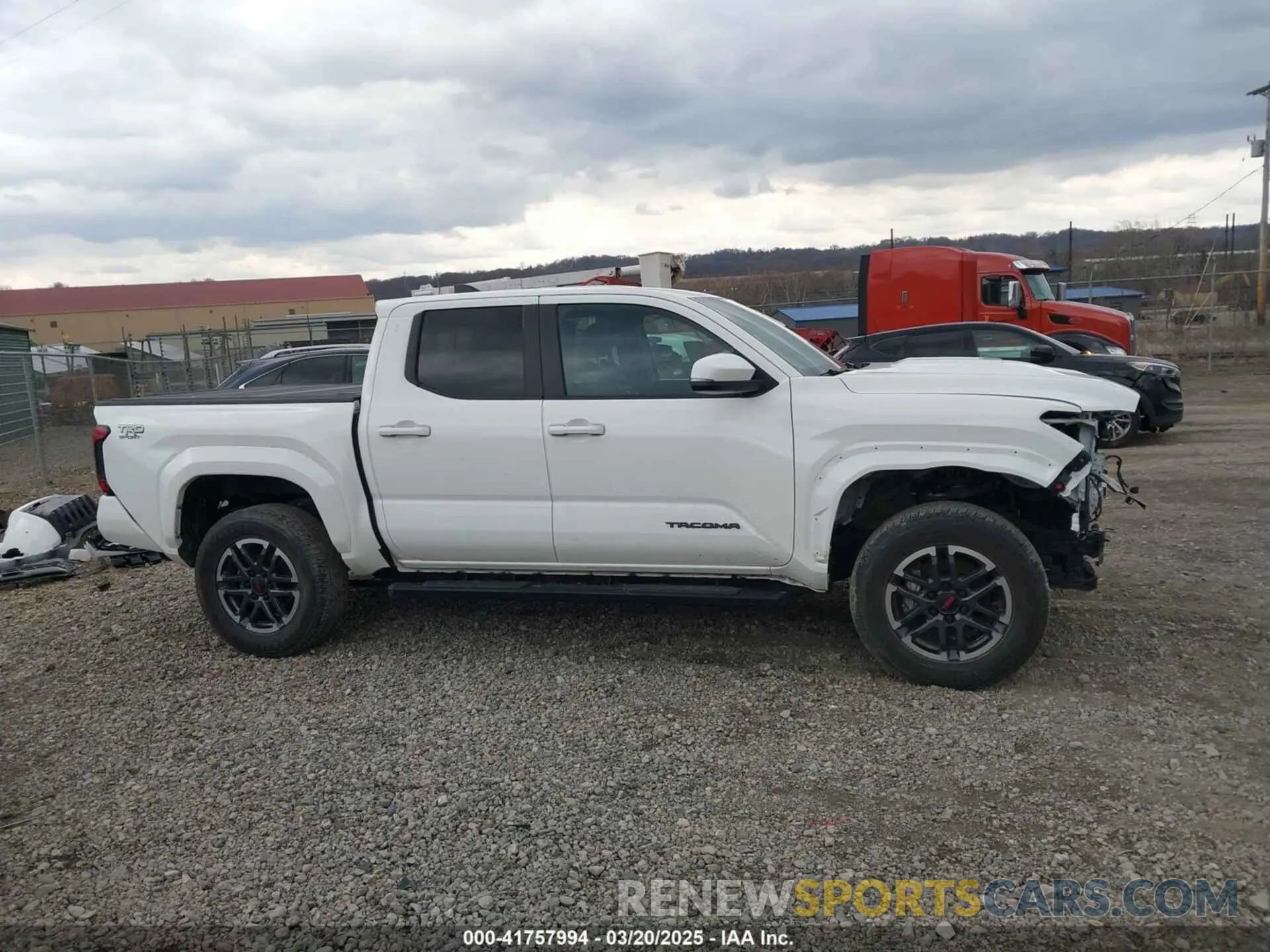 14 fotografías del automóvil dañado 3TMLB5JNXRM012374 TOYOTA TACOMA 2024