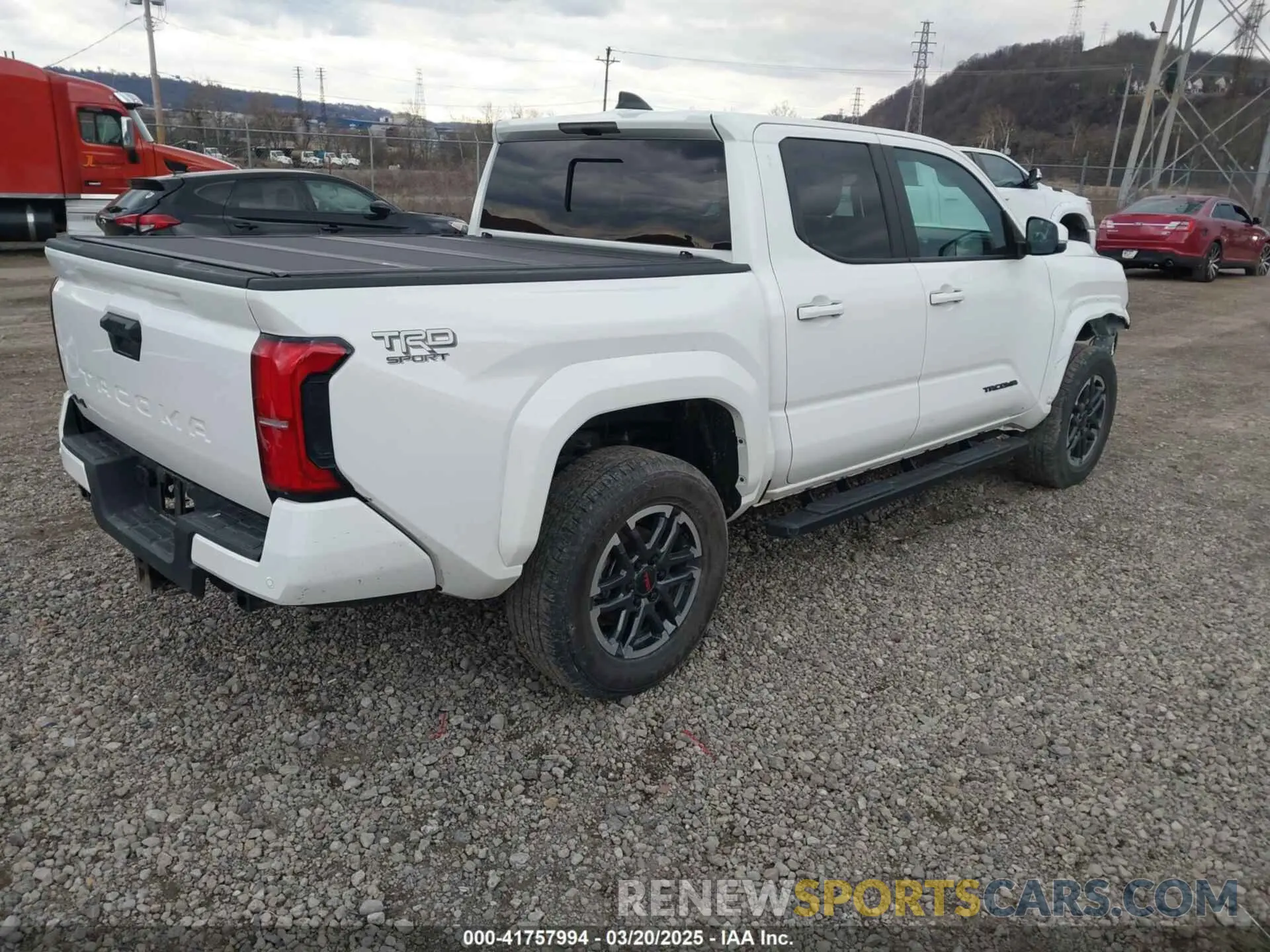 4 fotografías del automóvil dañado 3TMLB5JNXRM012374 TOYOTA TACOMA 2024
