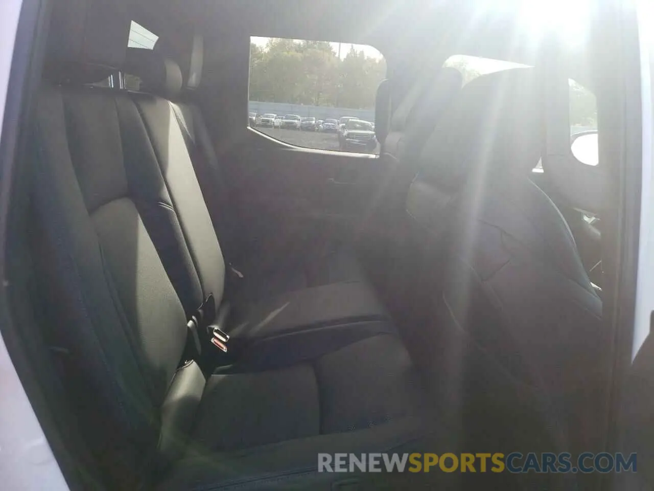 10 fotografías del automóvil dañado 3TMLB5JNXRM043639 TOYOTA TACOMA 2024