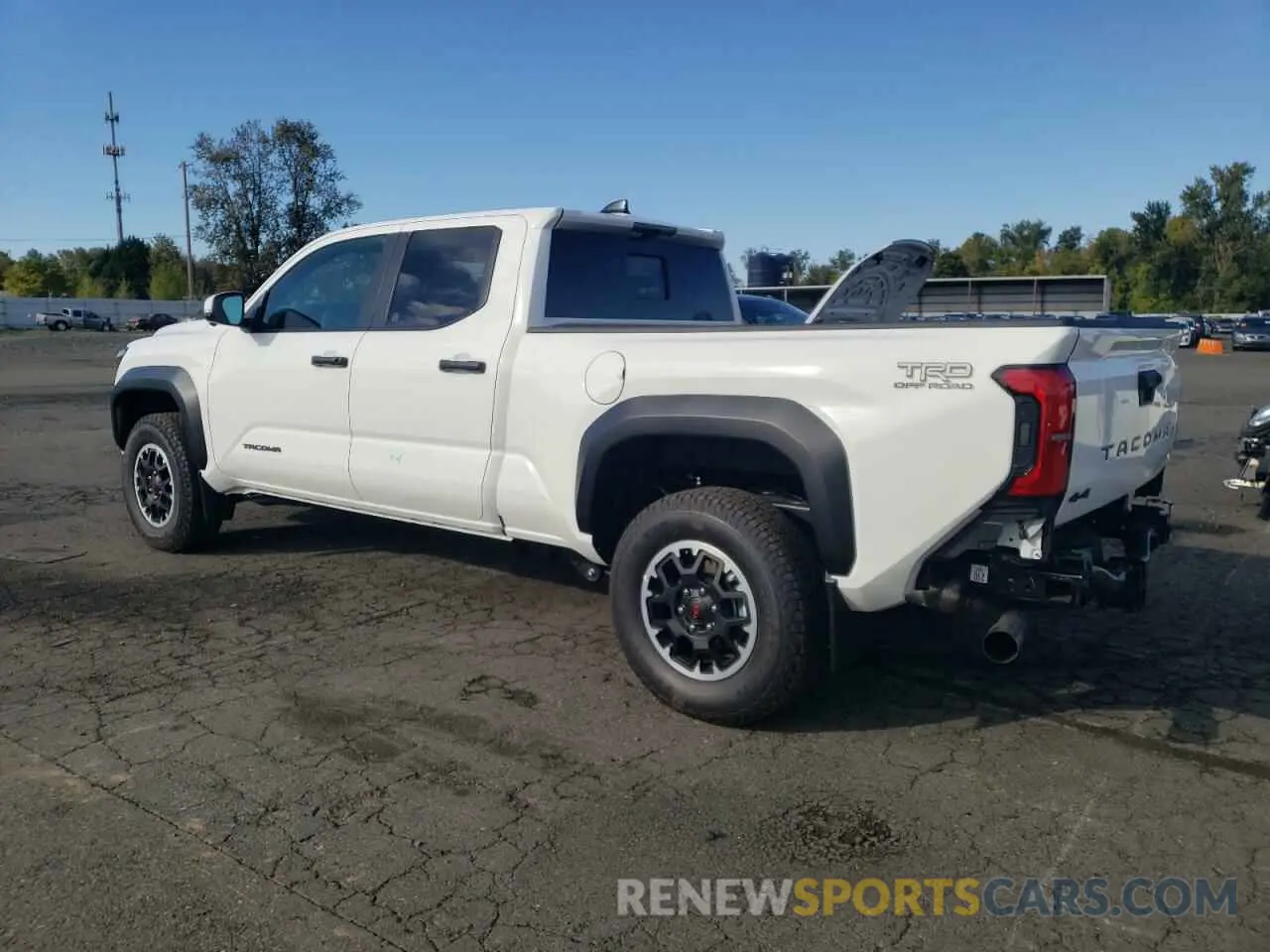 2 fotografías del automóvil dañado 3TMLB5JNXRM043639 TOYOTA TACOMA 2024