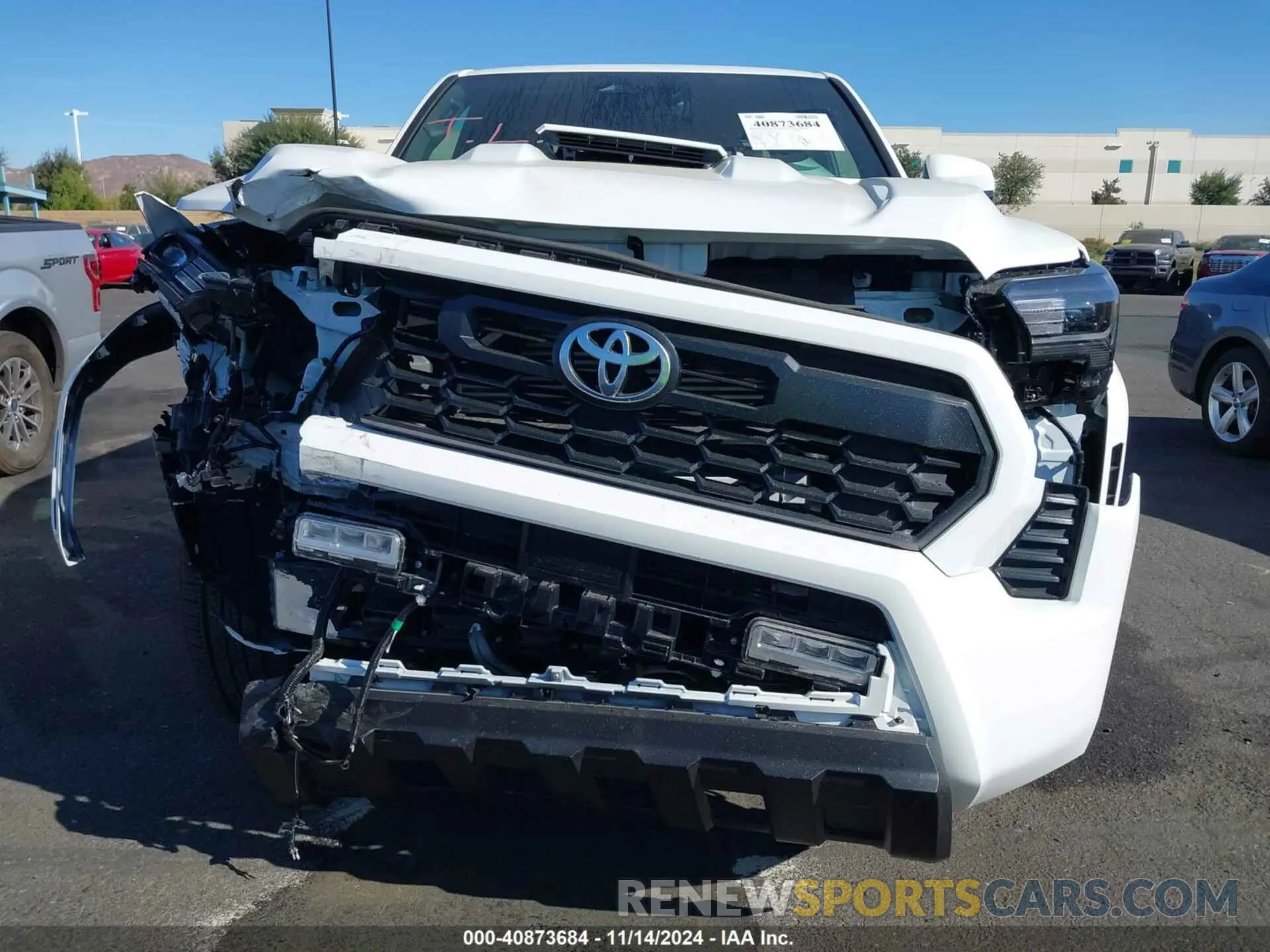 12 fotografías del automóvil dañado 3TMLB5JNXRM044189 TOYOTA TACOMA 2024