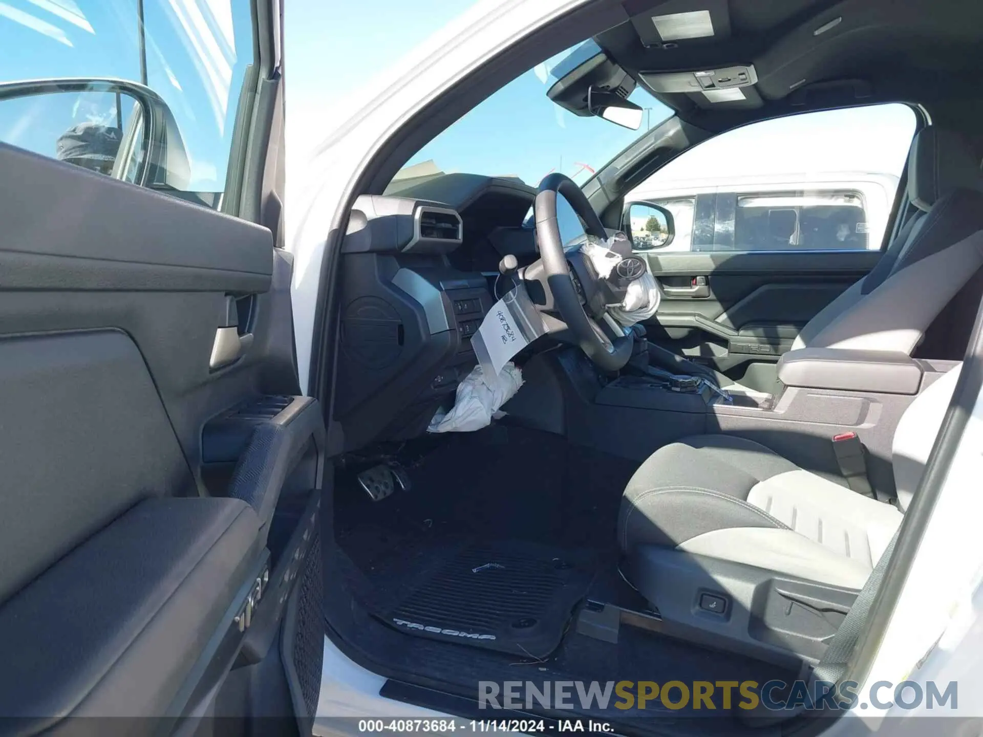 5 fotografías del automóvil dañado 3TMLB5JNXRM044189 TOYOTA TACOMA 2024