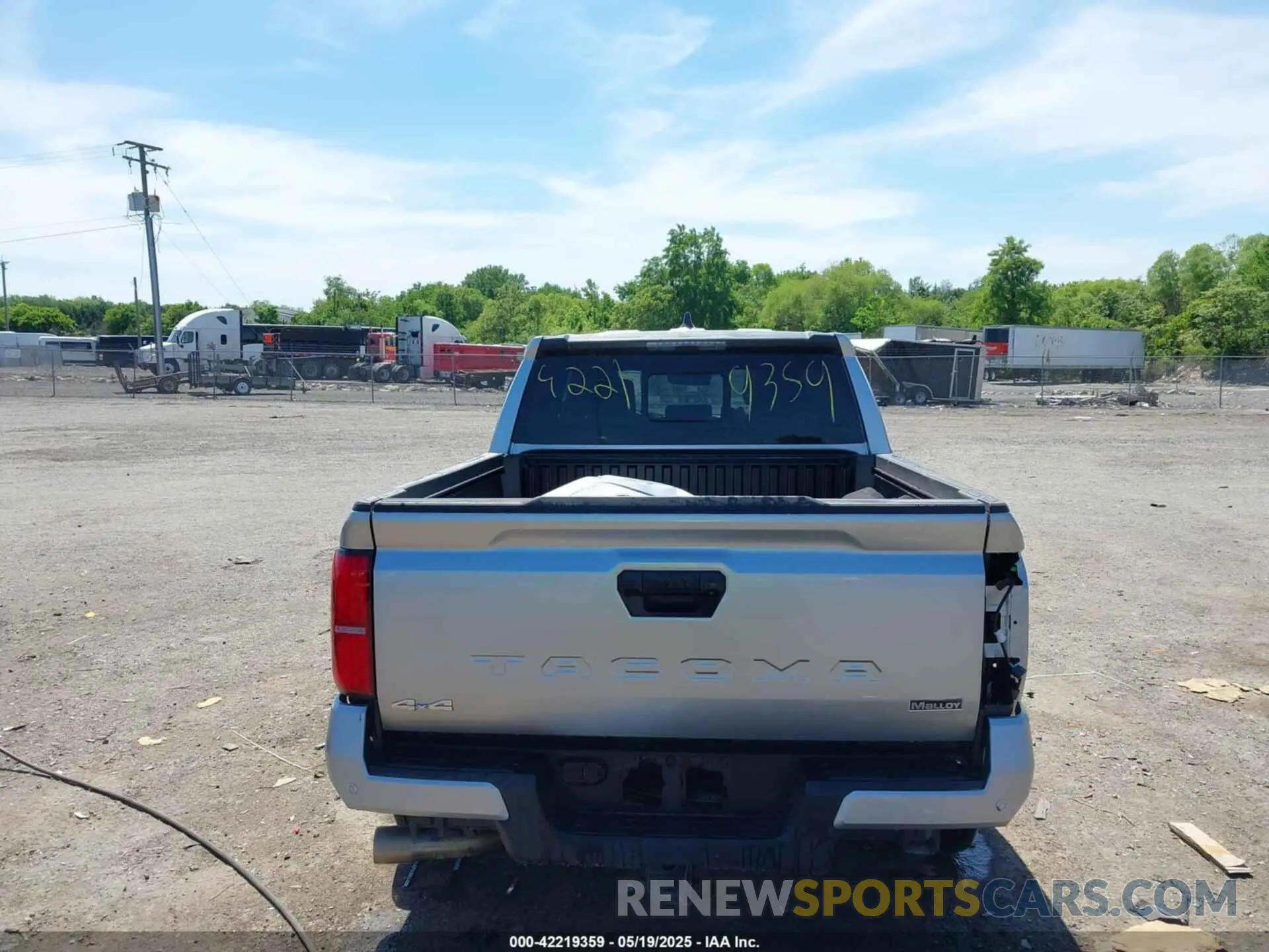 17 fotografías del automóvil dañado 3TMLB5JNXRM050011 TOYOTA TACOMA 2024