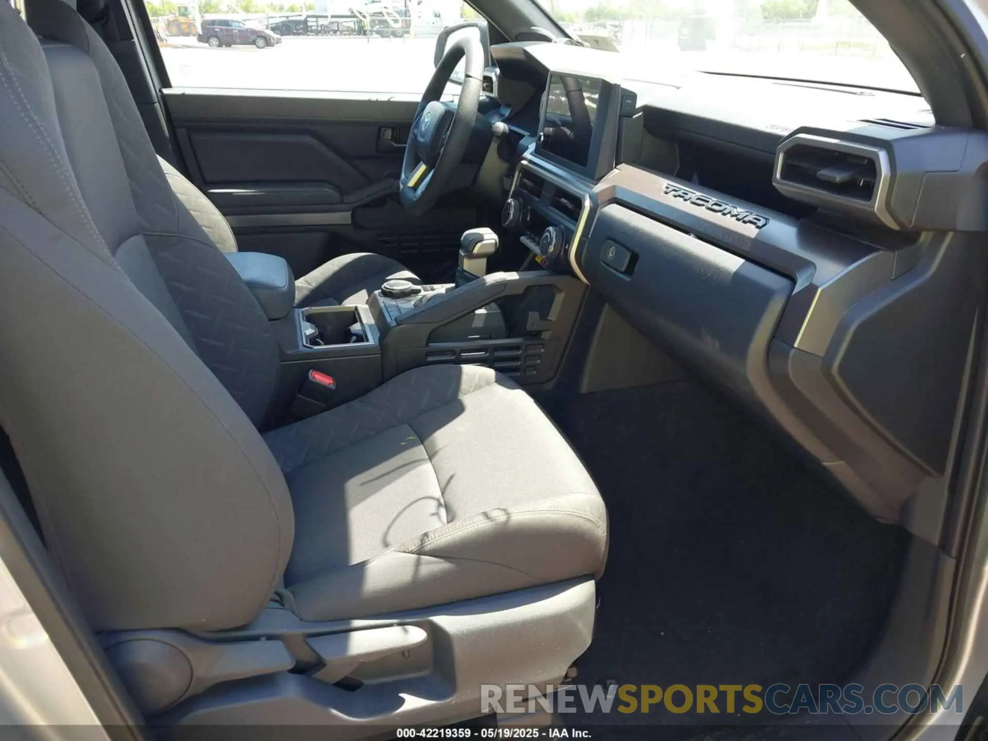5 fotografías del automóvil dañado 3TMLB5JNXRM050011 TOYOTA TACOMA 2024