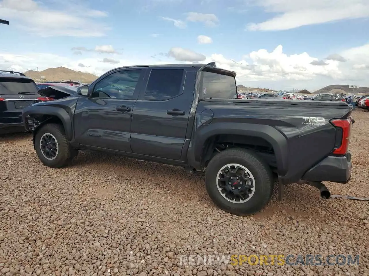 2 fotografías del automóvil dañado 3TMLB5JNXRM052843 TOYOTA TACOMA 2024