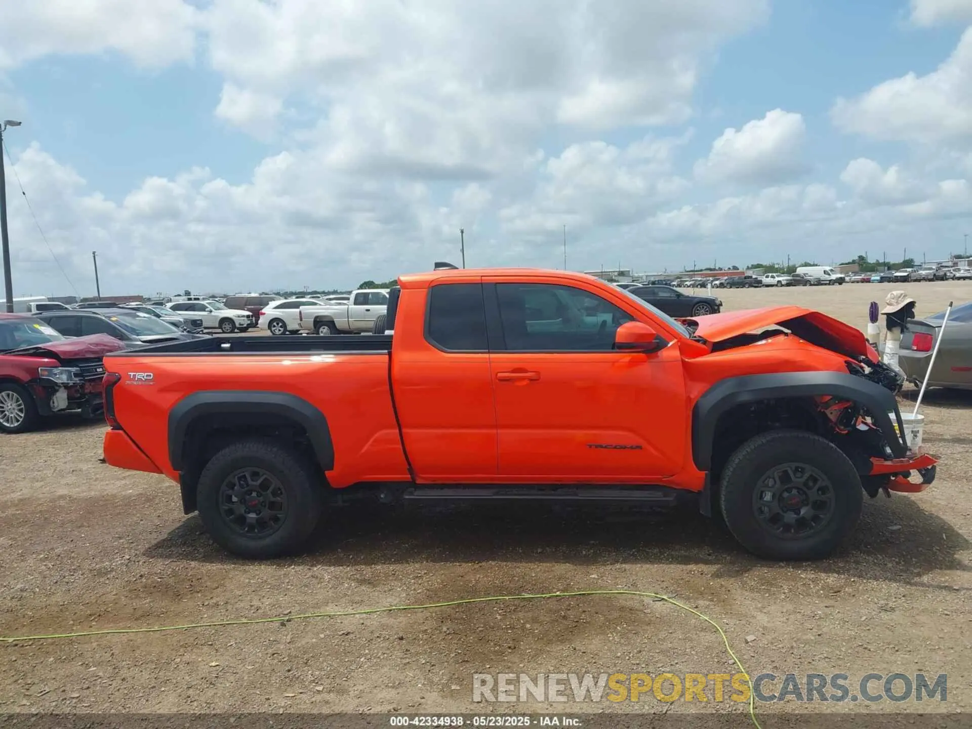 13 fotografías del automóvil dañado 3TYJBAFN0RT011716 TOYOTA TACOMA 2024