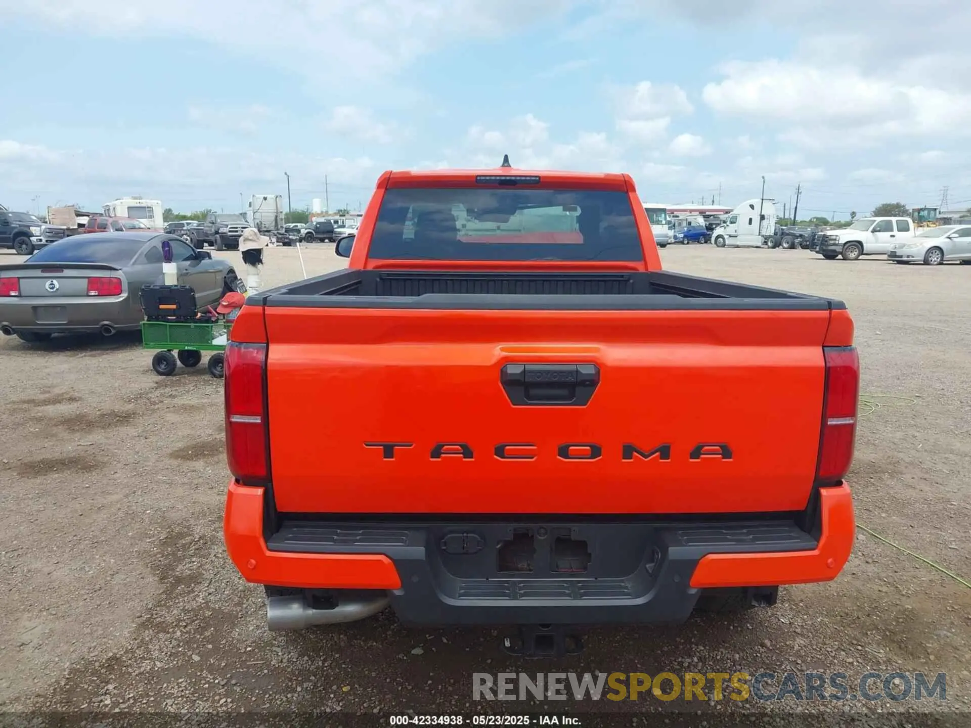 16 fotografías del automóvil dañado 3TYJBAFN0RT011716 TOYOTA TACOMA 2024