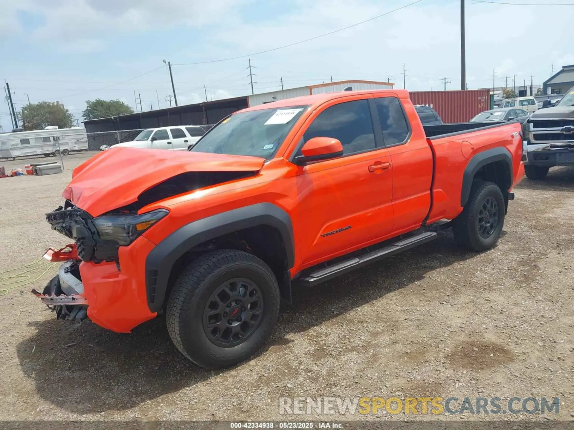 2 fotografías del automóvil dañado 3TYJBAFN0RT011716 TOYOTA TACOMA 2024