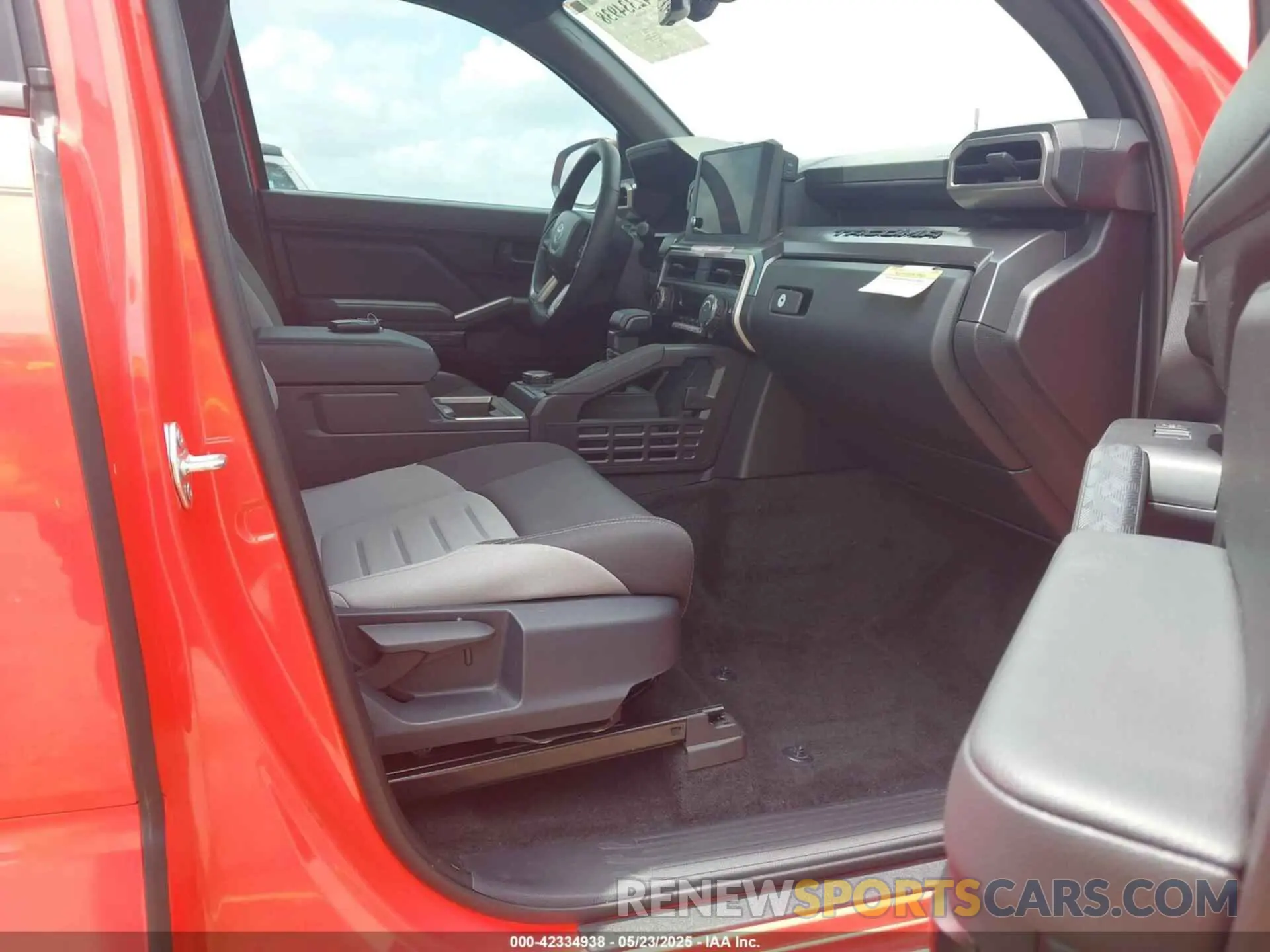 5 fotografías del automóvil dañado 3TYJBAFN0RT011716 TOYOTA TACOMA 2024