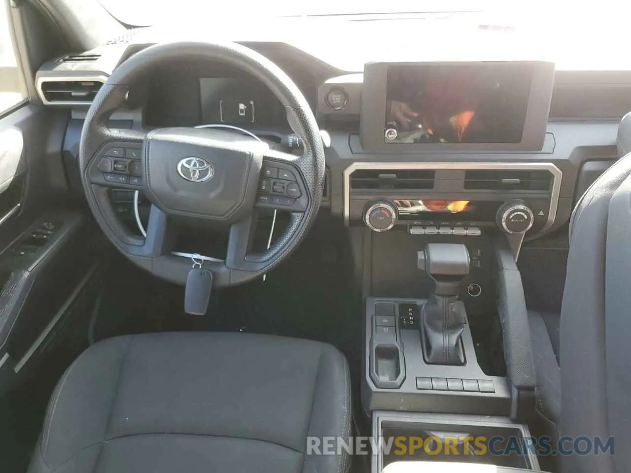 8 fotografías del automóvil dañado 3TYJDAHN4RT003772 TOYOTA TACOMA 2024