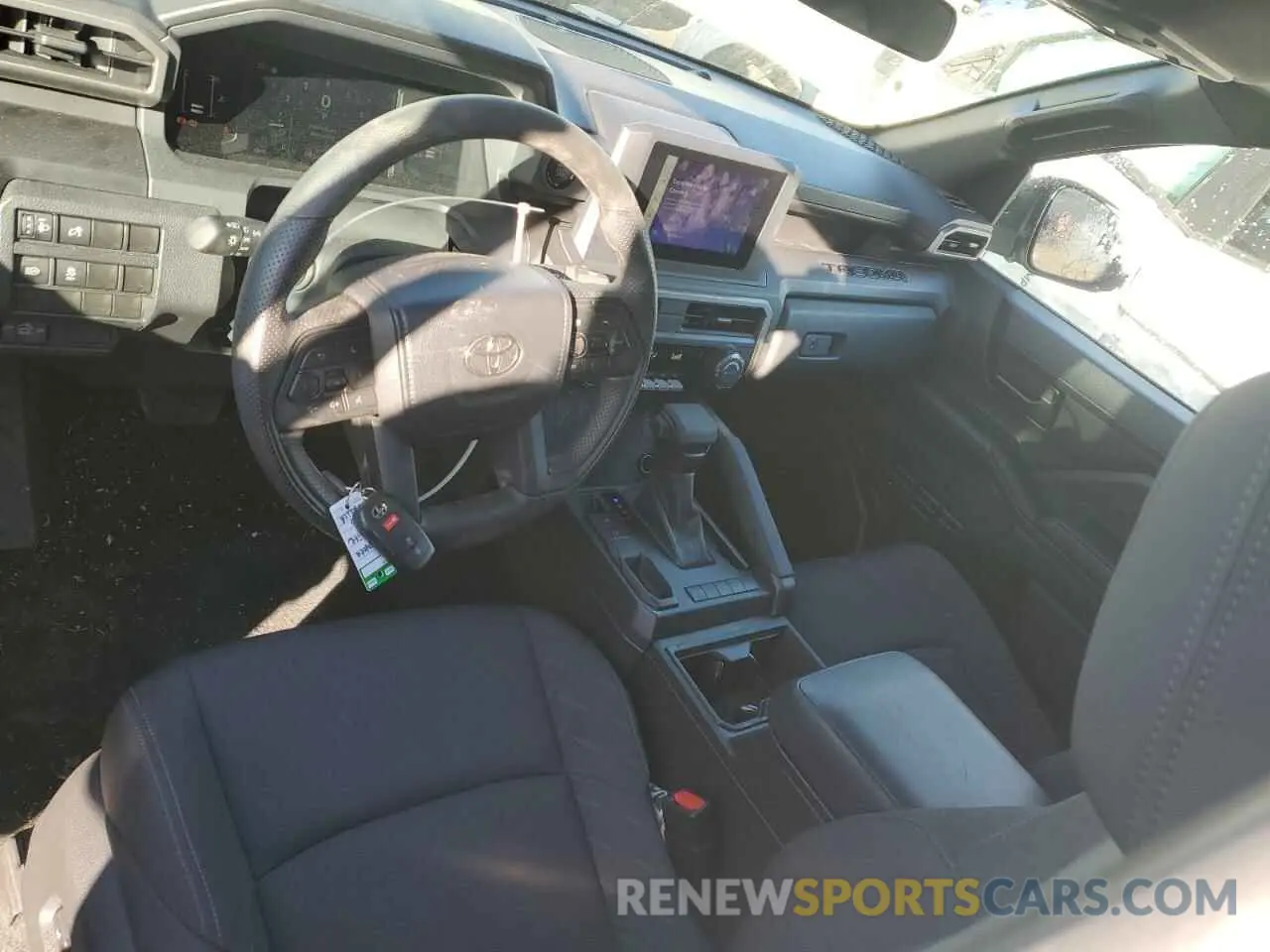 8 fotografías del automóvil dañado 3TYJDAHN8RT002771 TOYOTA TACOMA 2024