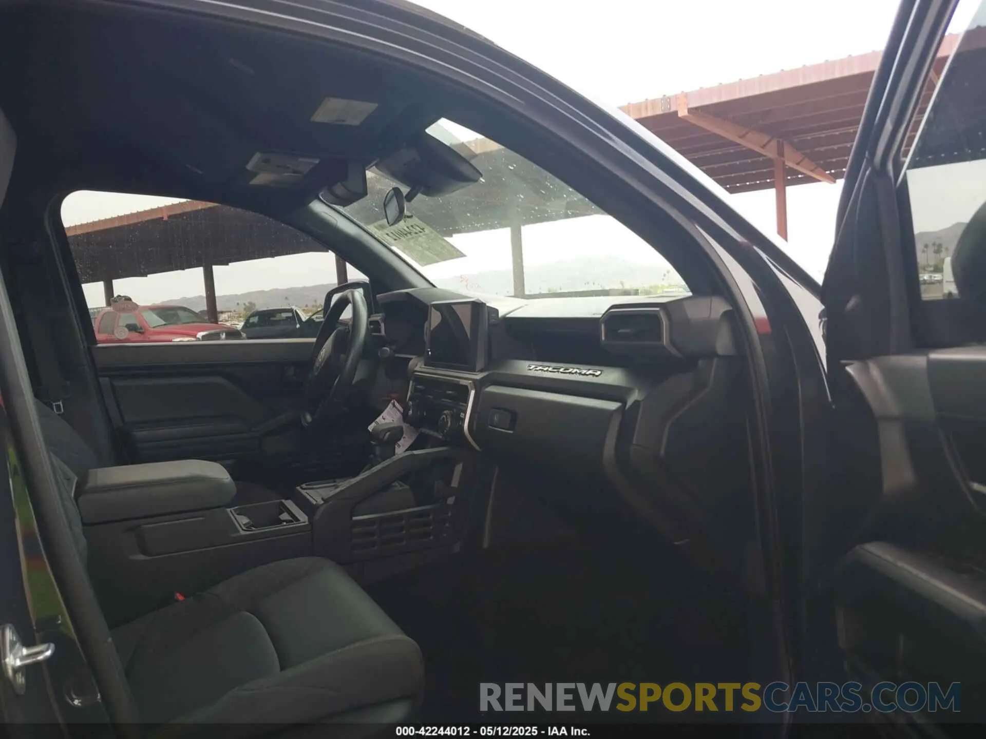 5 fotografías del automóvil dañado 3TYJDAHN8RT008148 TOYOTA TACOMA 2024