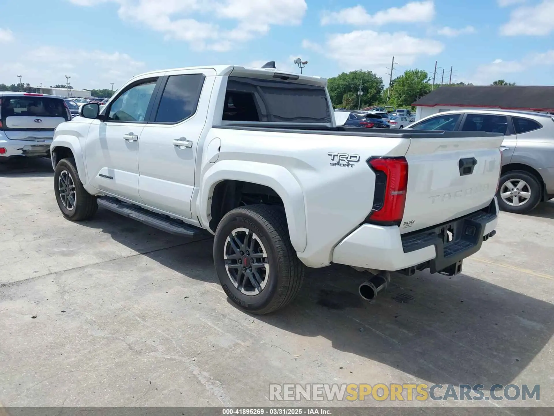 3 fotografías del automóvil dañado 3TYKB5FN0RT007502 TOYOTA TACOMA 2024