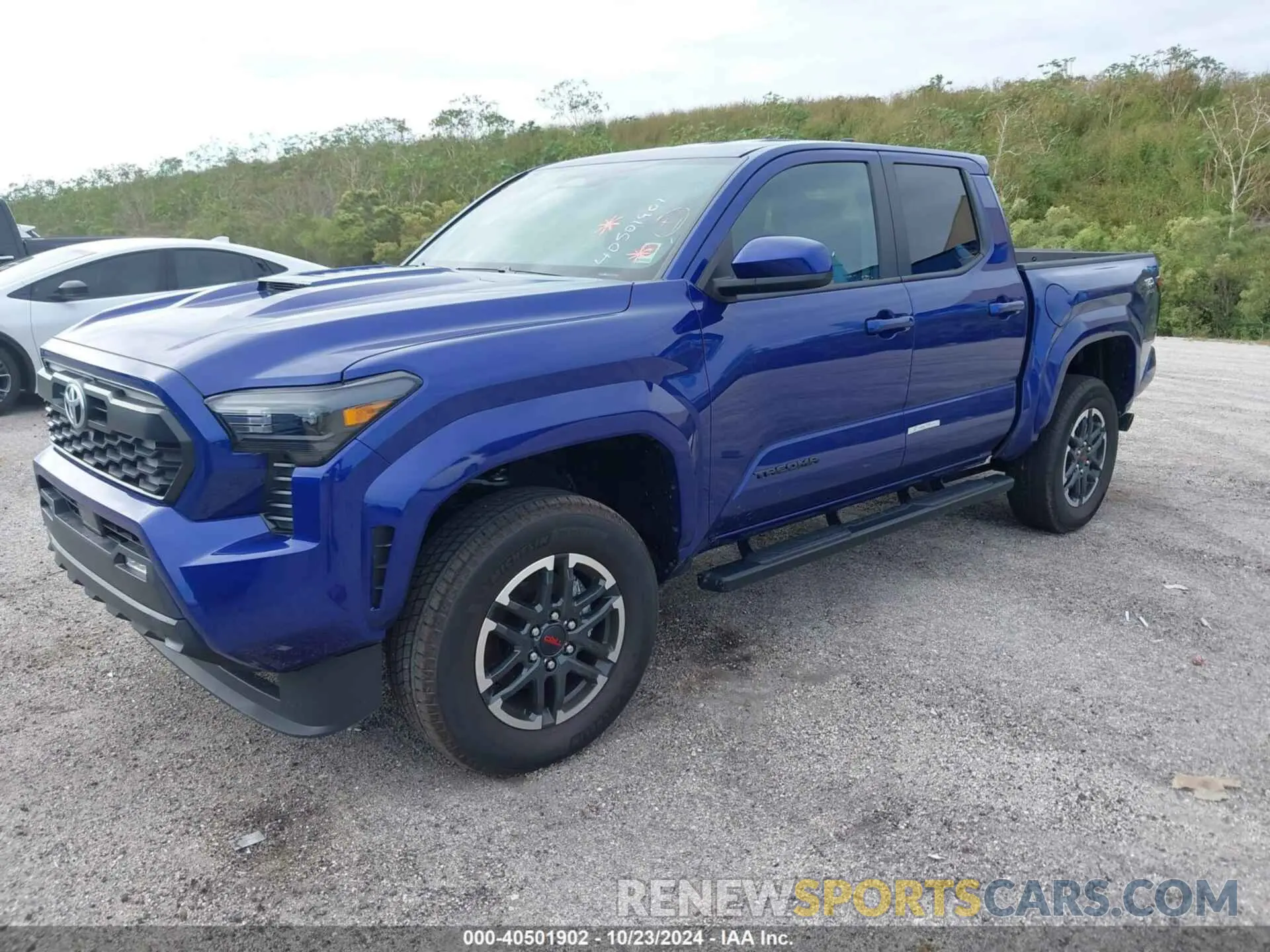 2 fotografías del automóvil dañado 3TYKB5FN0RT011128 TOYOTA TACOMA 2024