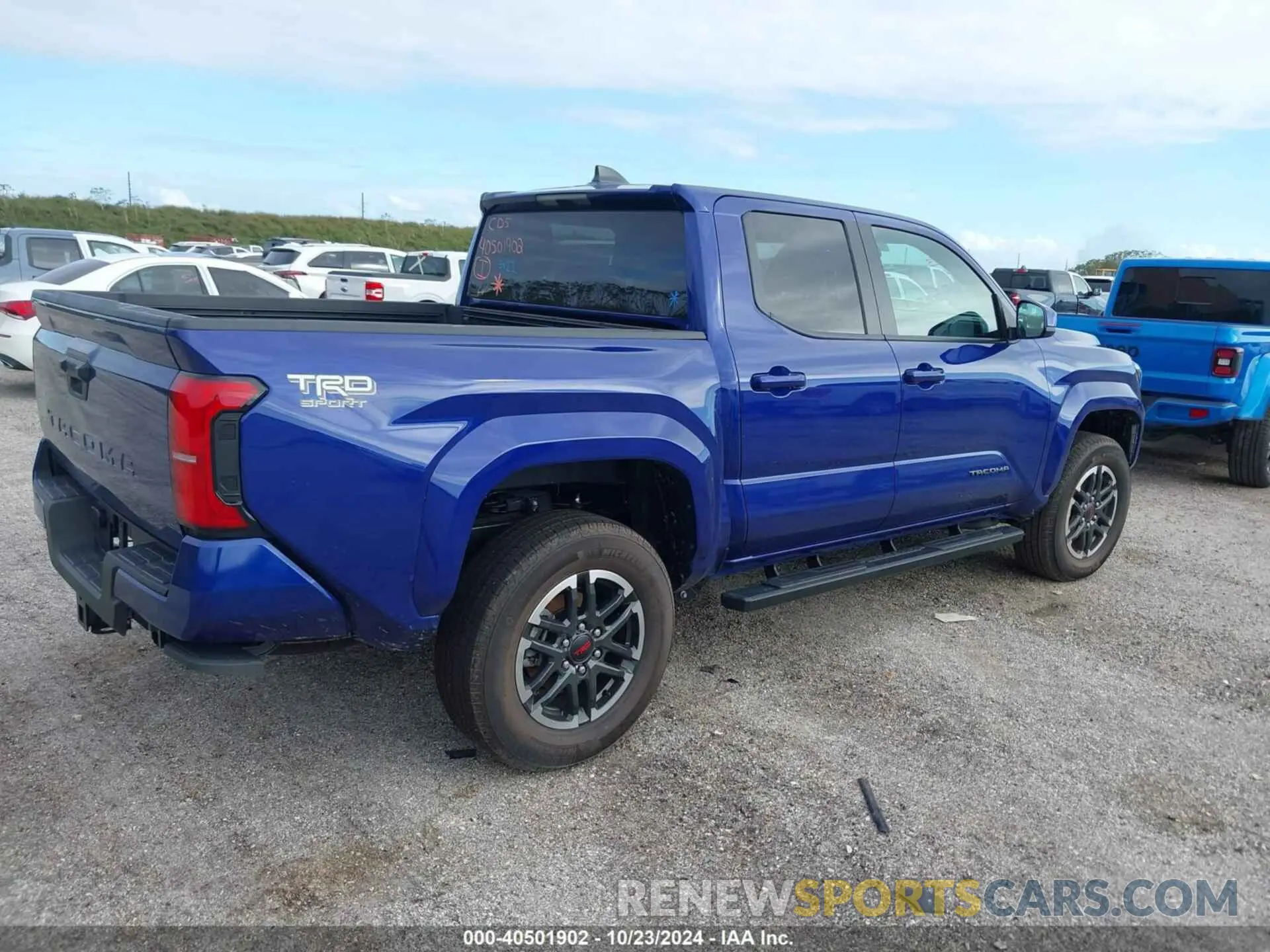4 fotografías del automóvil dañado 3TYKB5FN0RT011128 TOYOTA TACOMA 2024