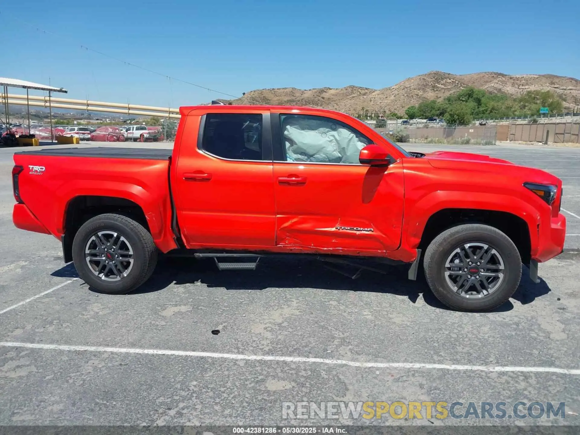 13 fotografías del automóvil dañado 3TYKB5FN0RT014918 TOYOTA TACOMA 2024