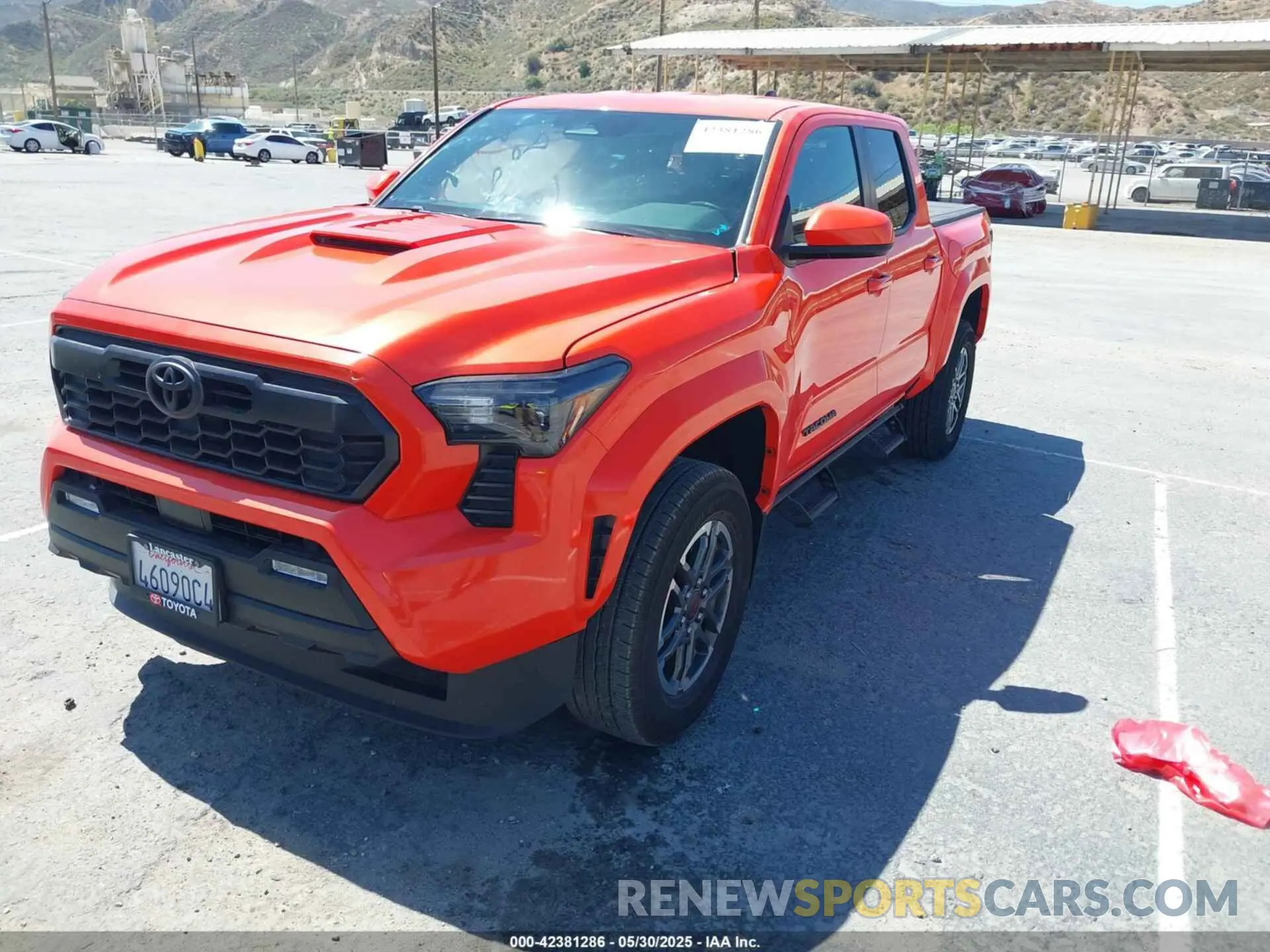 2 fotografías del automóvil dañado 3TYKB5FN0RT014918 TOYOTA TACOMA 2024
