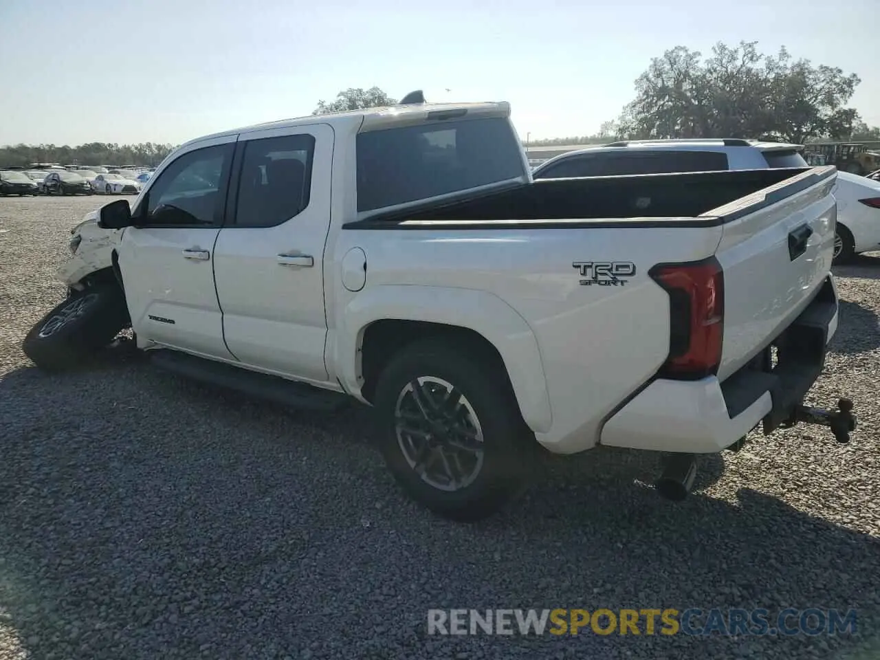 2 fotografías del automóvil dañado 3TYKB5FN1RT007265 TOYOTA TACOMA 2024