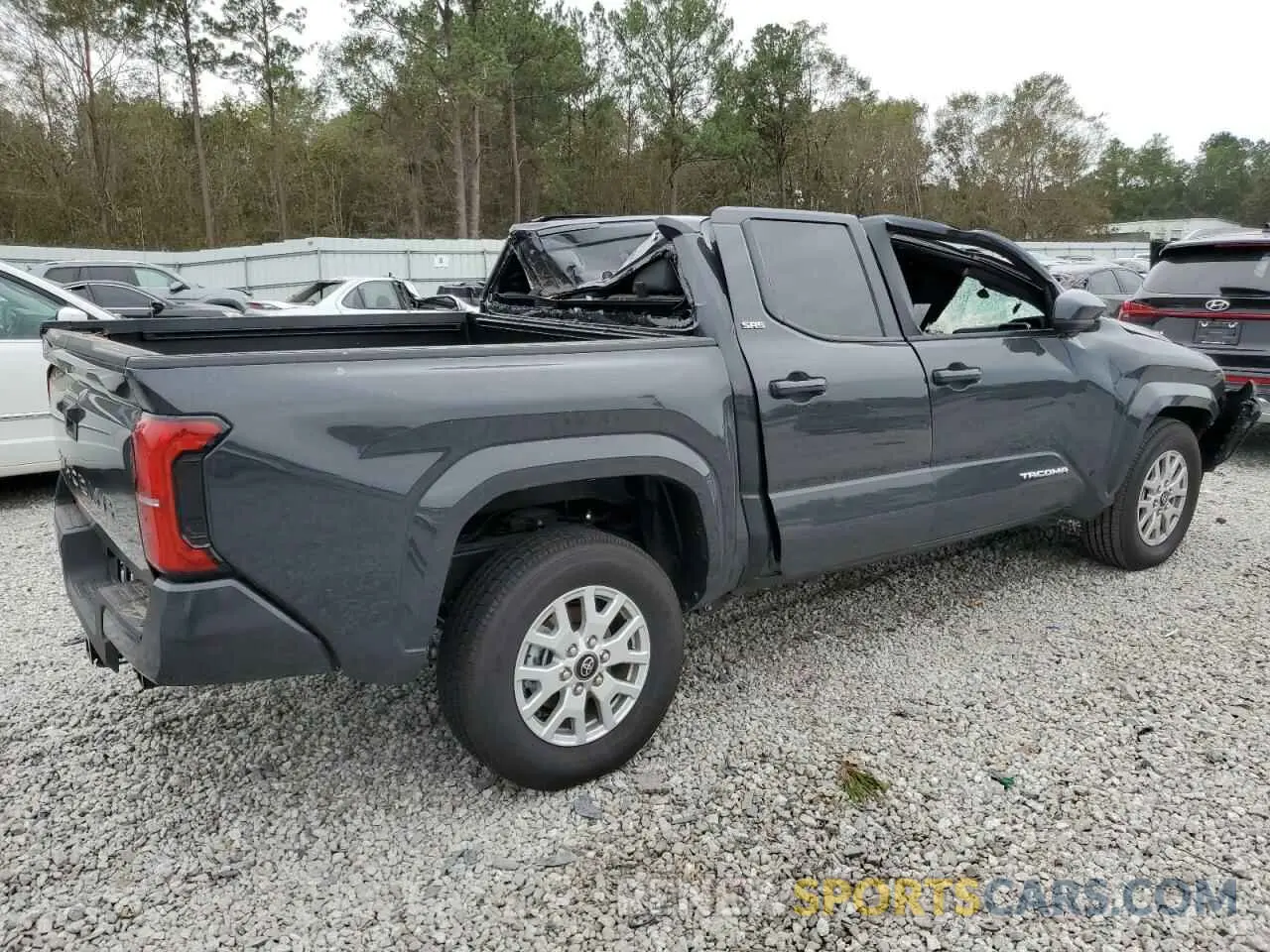 3 fotografías del automóvil dañado 3TYKB5FN3RT005663 TOYOTA TACOMA 2024