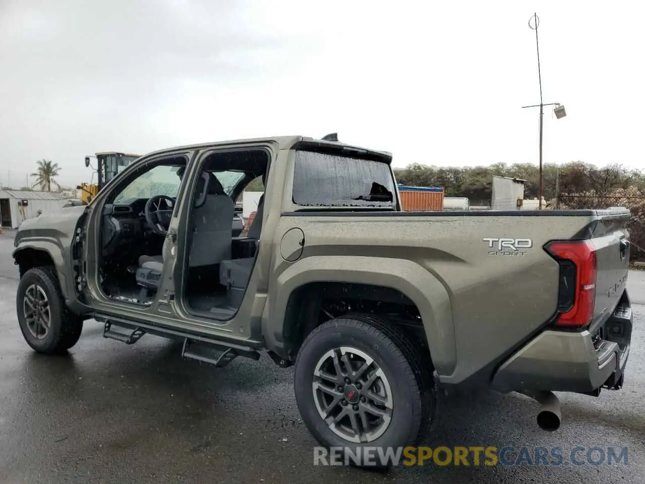 2 fotografías del automóvil dañado 3TYKB5FN5RT006006 TOYOTA TACOMA 2024