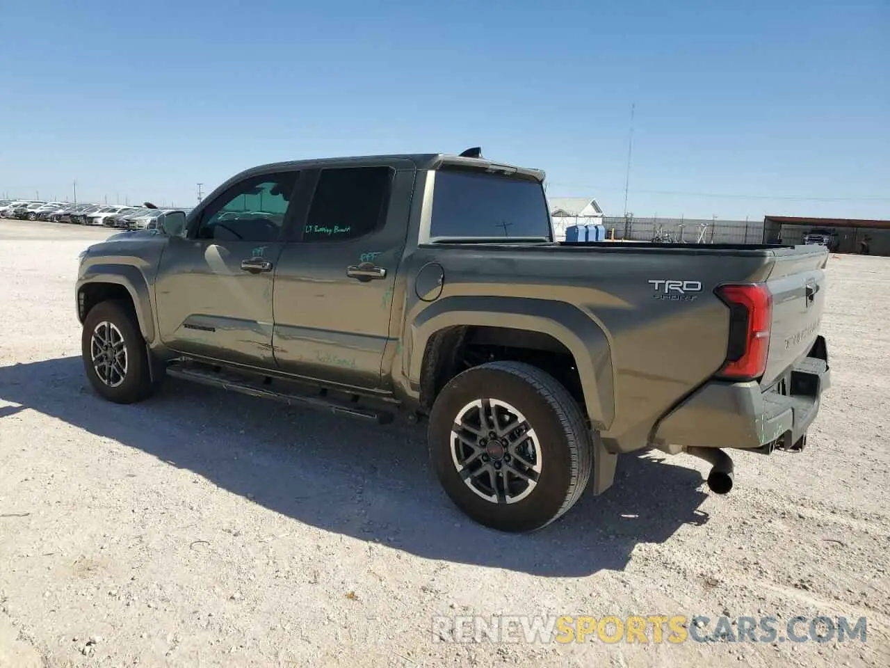 2 fotografías del automóvil dañado 3TYKB5FN7RT005925 TOYOTA TACOMA 2024