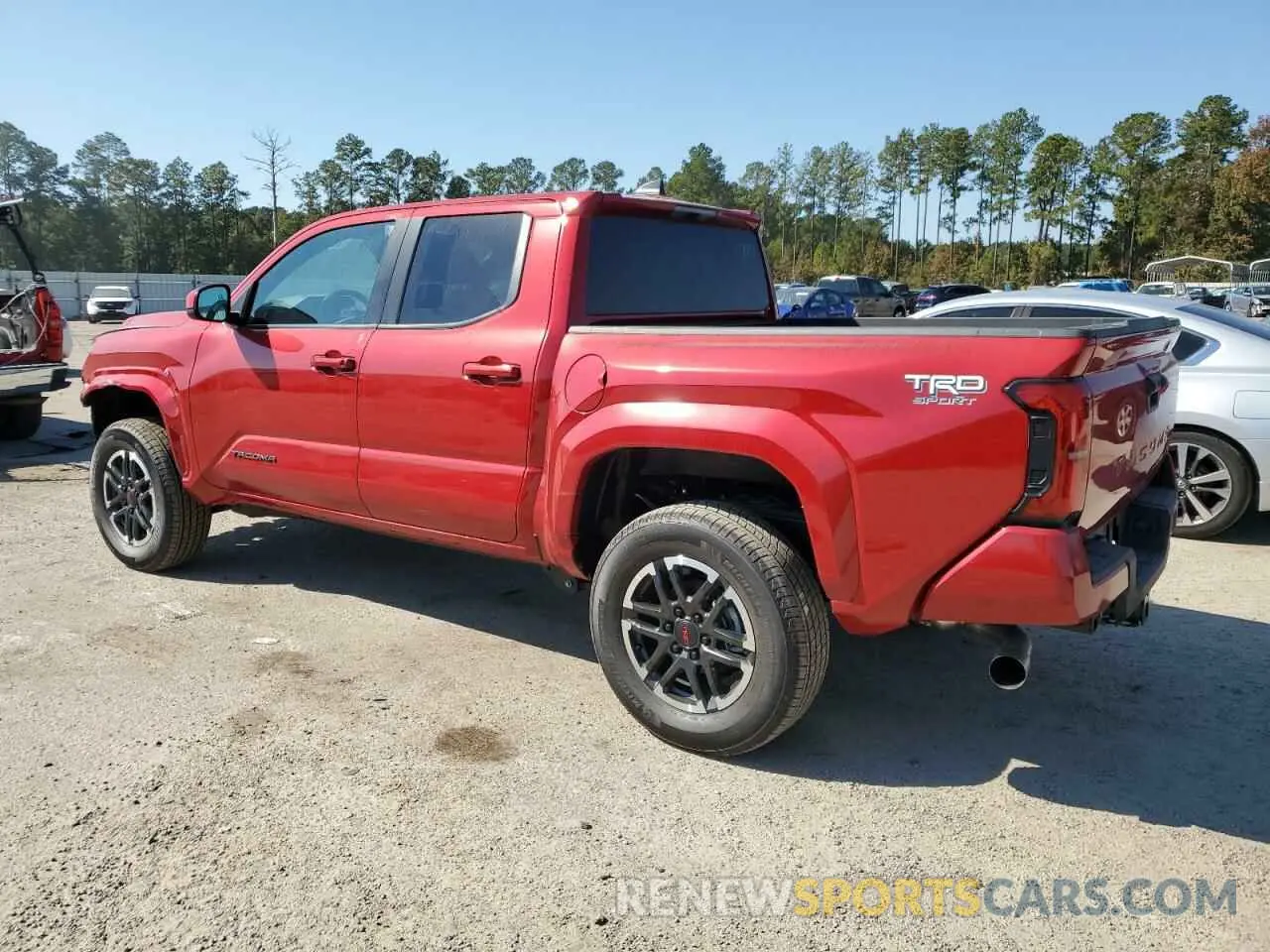 2 fotografías del automóvil dañado 3TYKB5FNXRT006437 TOYOTA TACOMA 2024